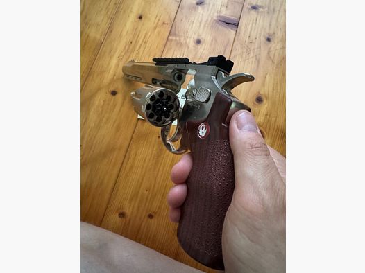 Ruger SuperHawk 8" 4J :)