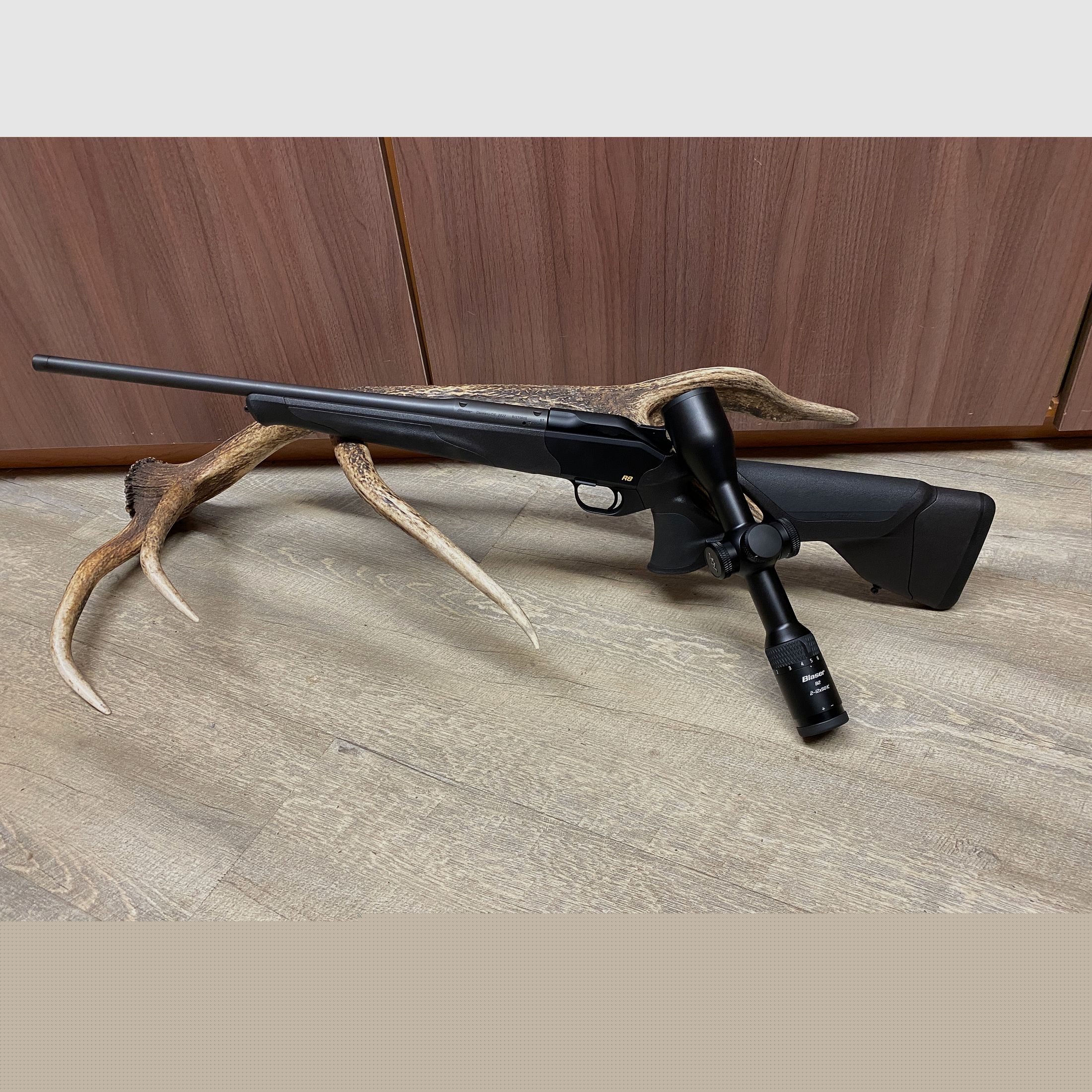 Blaser R8 Ultimate, mit Blaser B2 2-12x50 iC S, mit Schiene