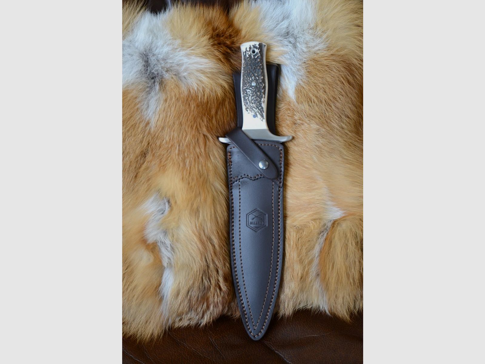 Cazador con empuñadura de asta de ciervo