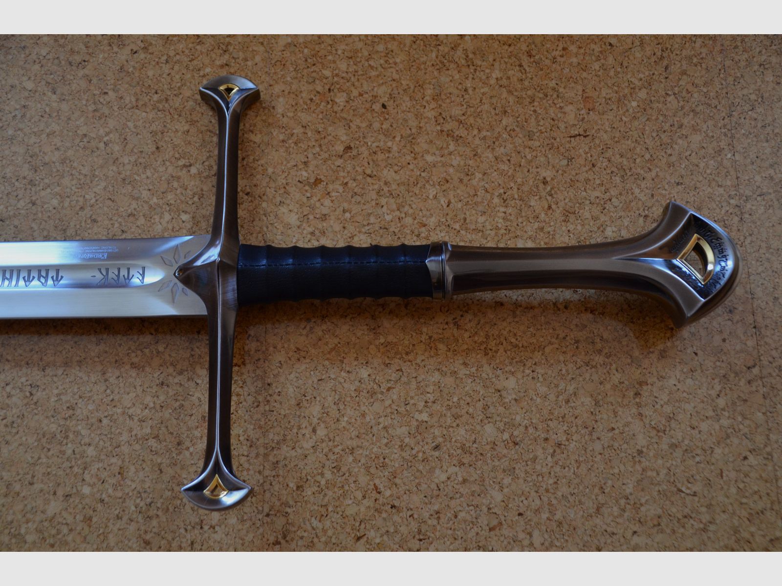 Anduril The Lord of the Rings Aragorn's Sword United Cutlery