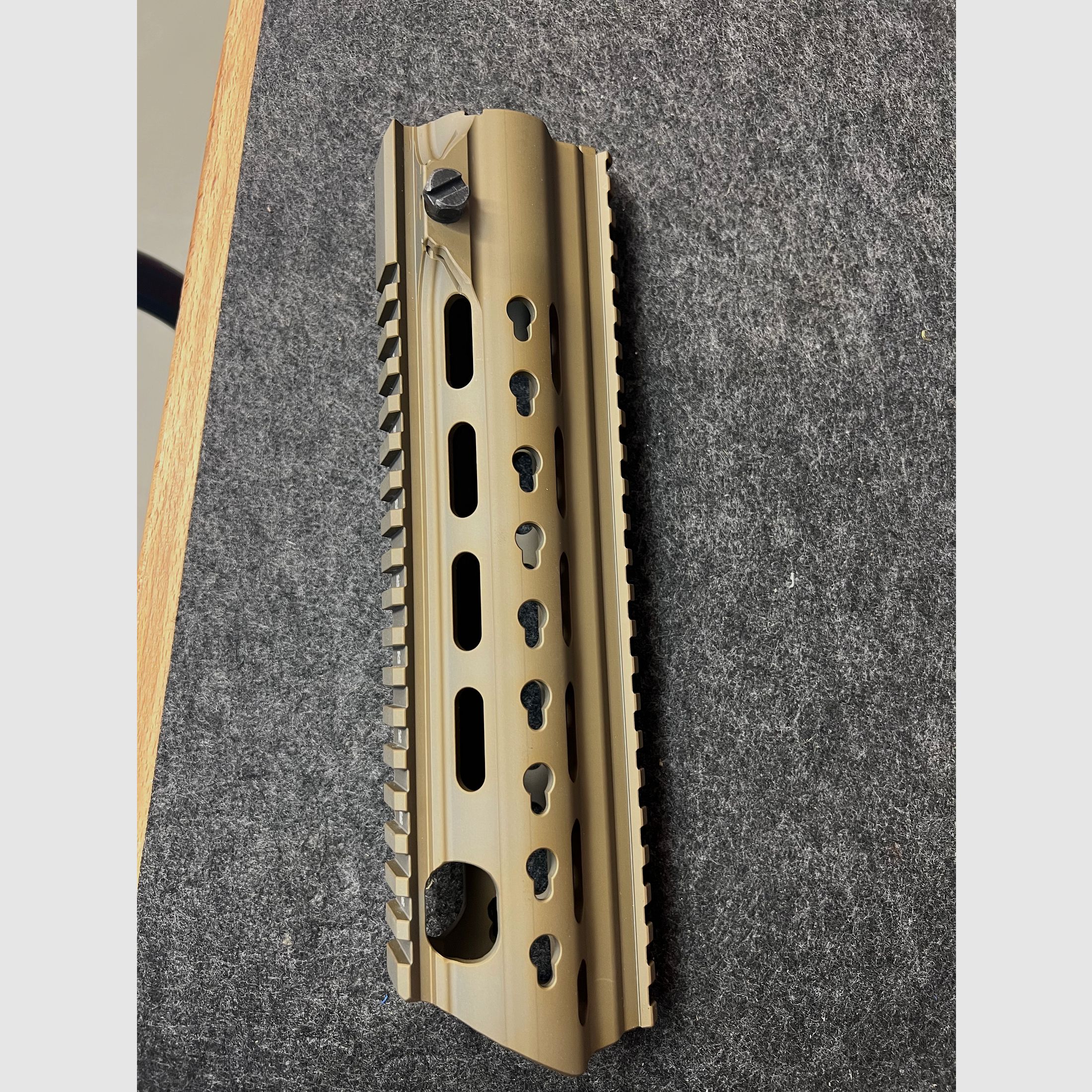 HK MR223 / HK416 Slim Line Handguard 10″ FDE – come nuovo