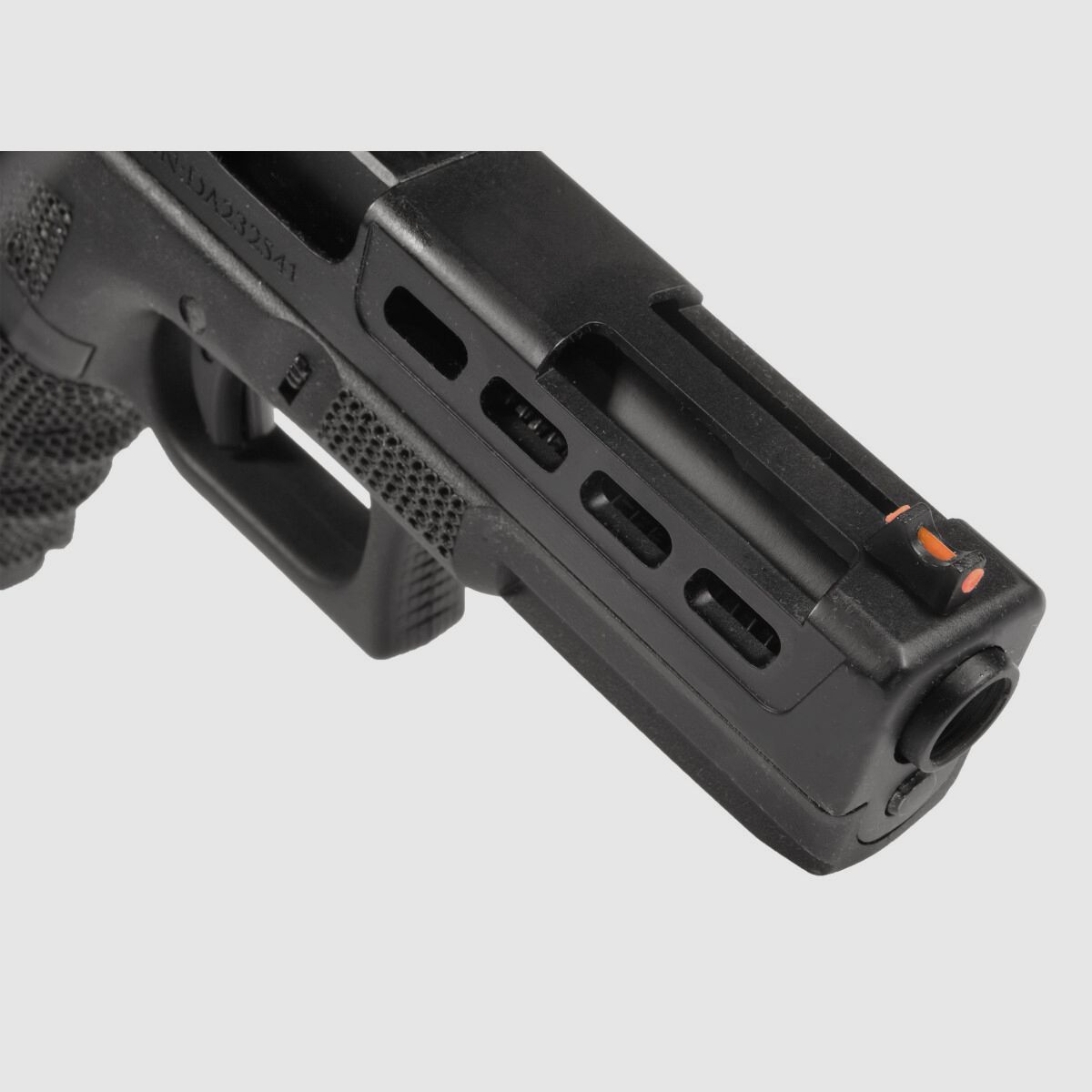 P06 GBB Airsoft Pistool met Grip Stippling in Zwart | Delta Armory