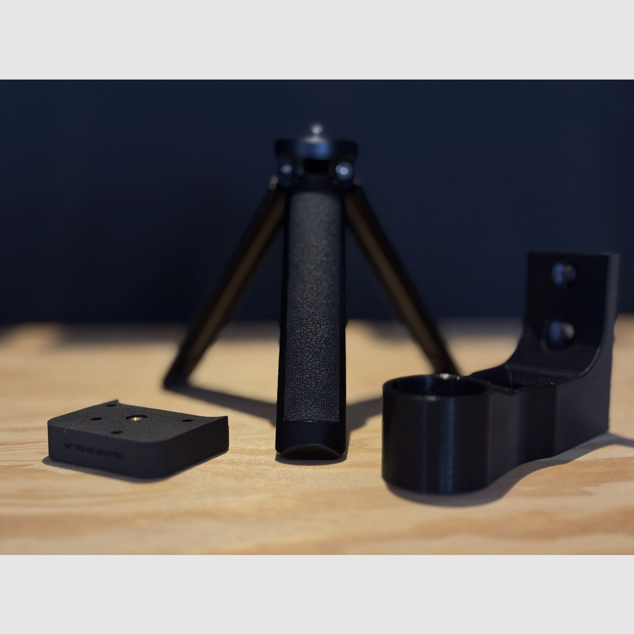 HIGH SEAT HOLDER SET INCLUDING MINI TRIPOD