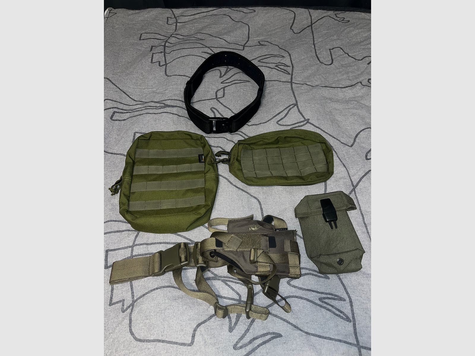 Ausrüstungsset 3 Taschen, Pistolenholster und Einsatzgürtel