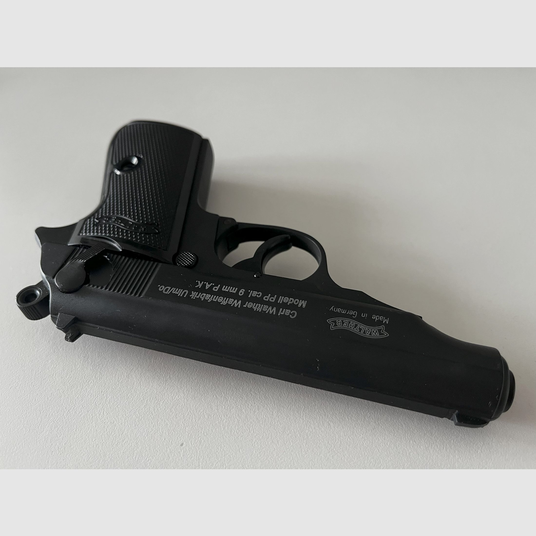 Walther PP Kaliber 9mm P.A.K. Schreckschusspistole