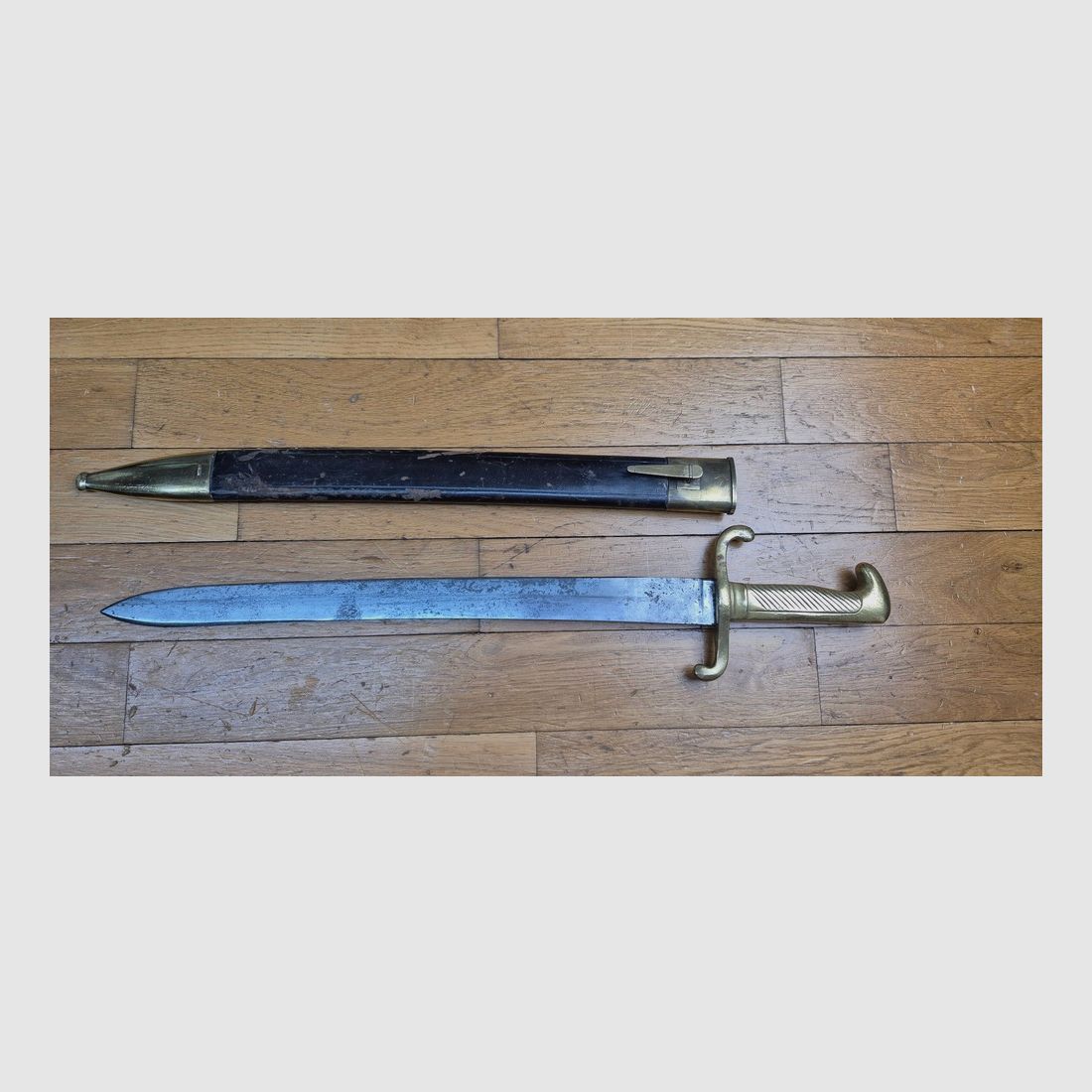 Splendido e raro spada d'artiglieria prussiana nota come arma laterale 1864 – Armi delle guerre del 1870/71 e 1914-1918 – Fabbricazione Weyersberg a Solingen – Arma prussiana del 1889 – 51° artiglieria di Strasburgo! – Rara arma e fodero mono-matricola – TBE/TBE+, immagine 2 di 16