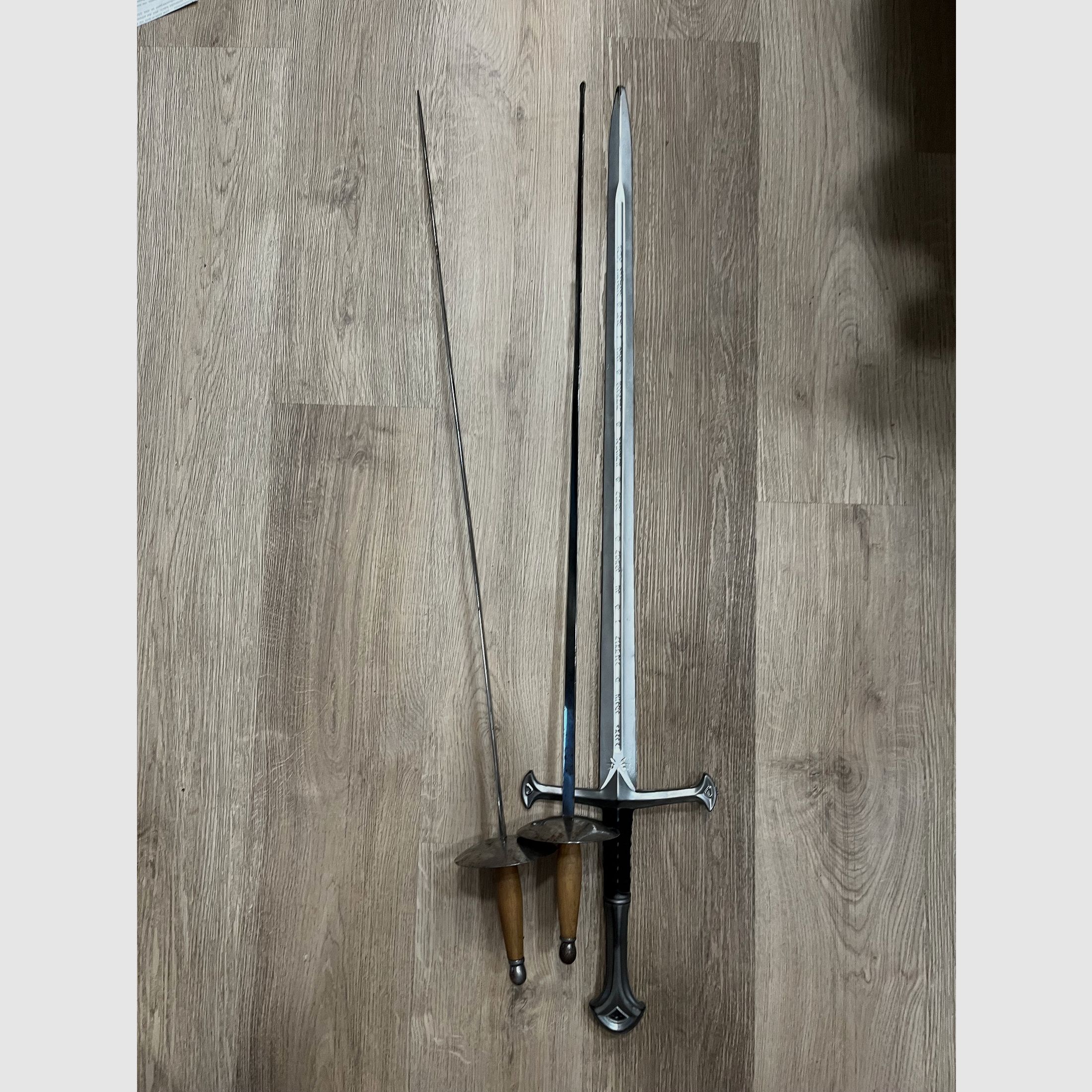 Ritter / Lord of the Rings / Middeleeuws zwaard + kostuumverzameling