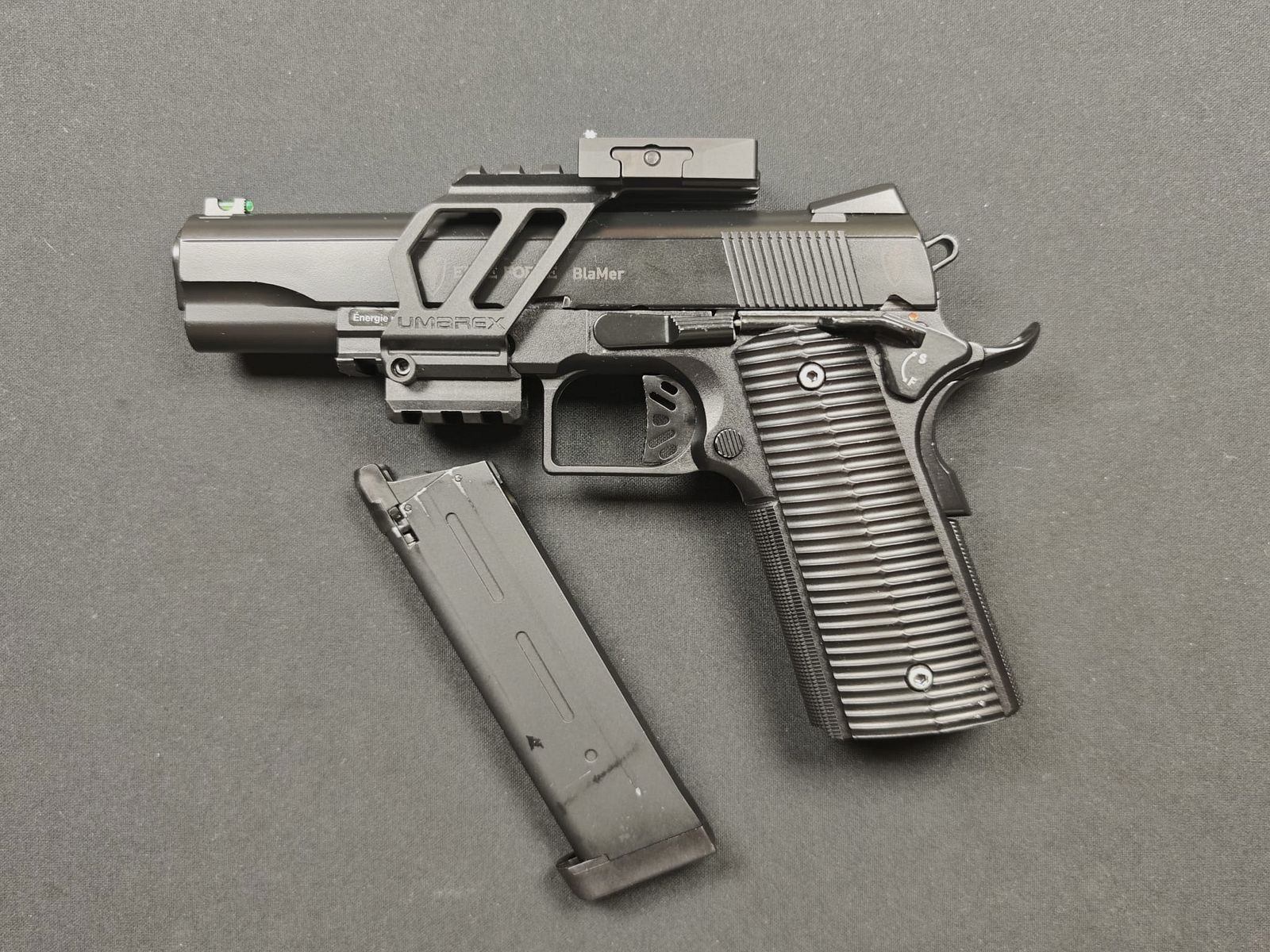 Elite Force BlaMer 1911er Design Gas-Blow-Back 6mm BB nero + Picatiny Rail e piastra adattatore RMR