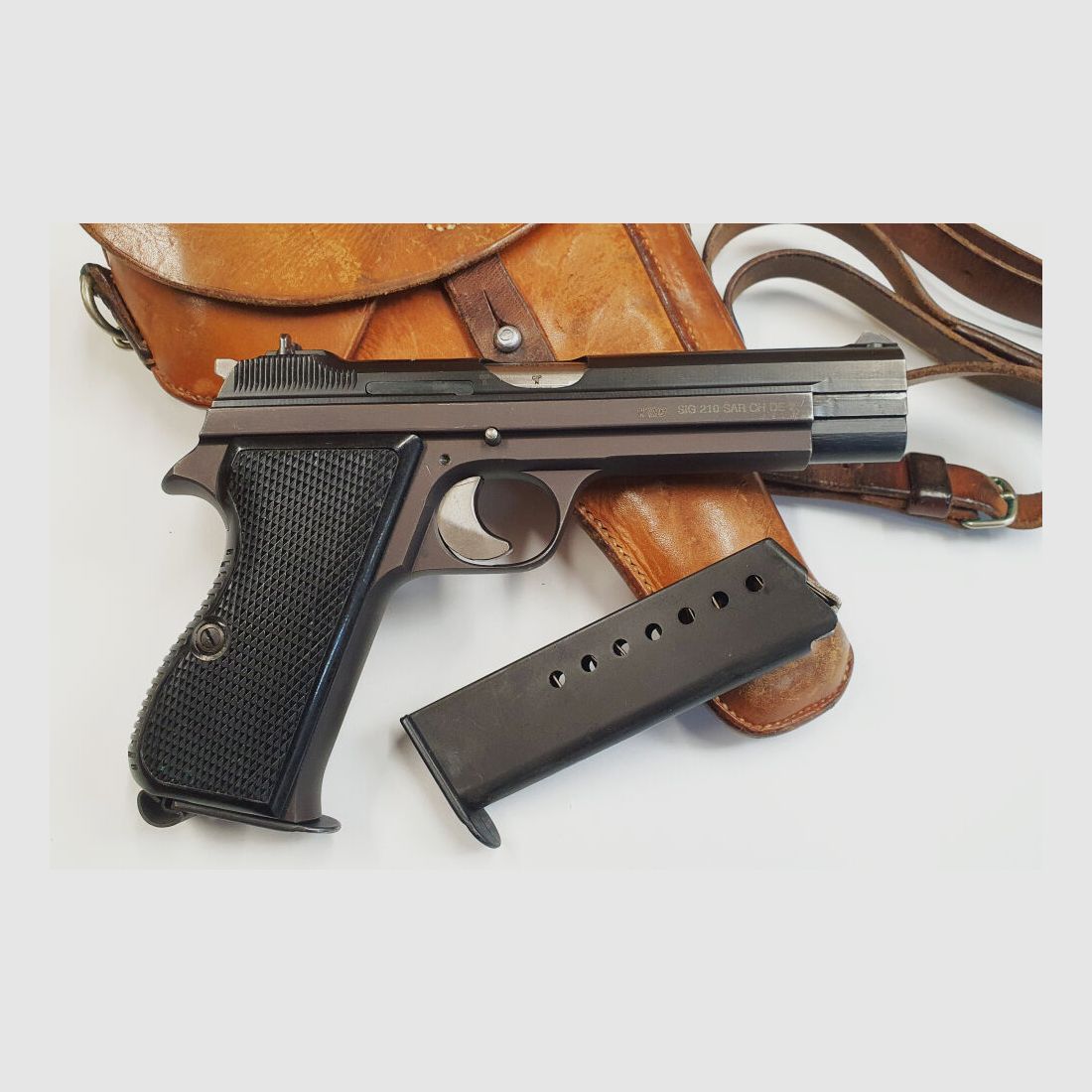 Pistola SIG P210-2 en calibre 9mm Luger (9x19) incluyendo funda y cargador de repuesto, HECHO EN SUIZA