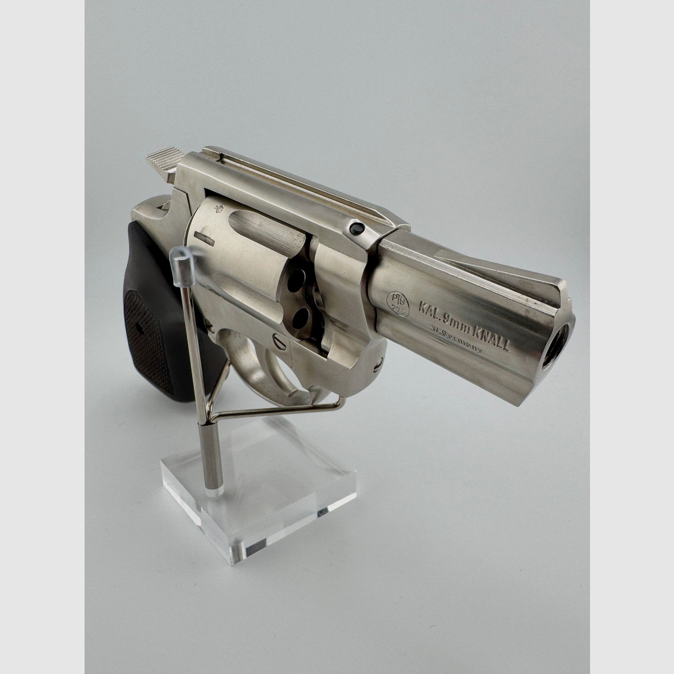 Revólver de alarma Röhm RG 69 niquelado - PTB 275 - Año de prueba: 1985