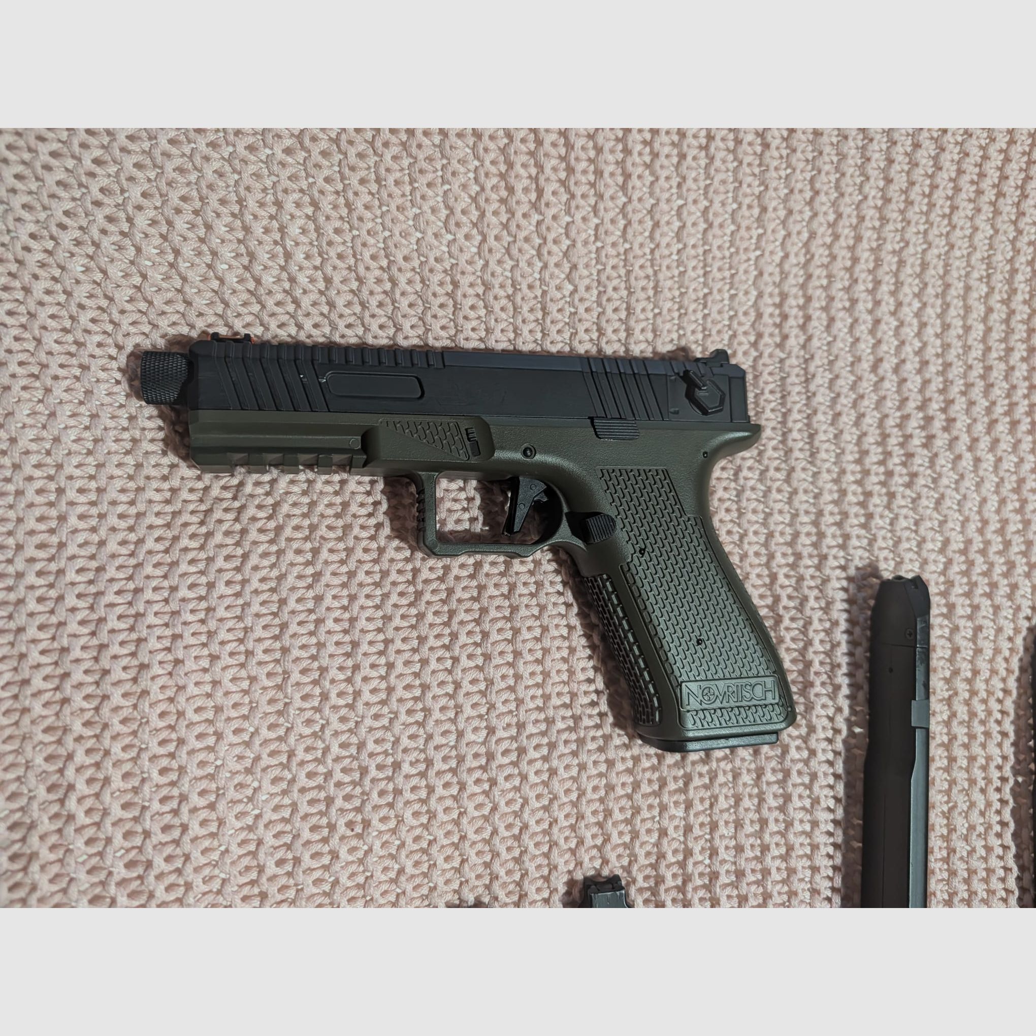 Novritsch SSE18 Pistole mit Magazinen, Bild 3 von 5