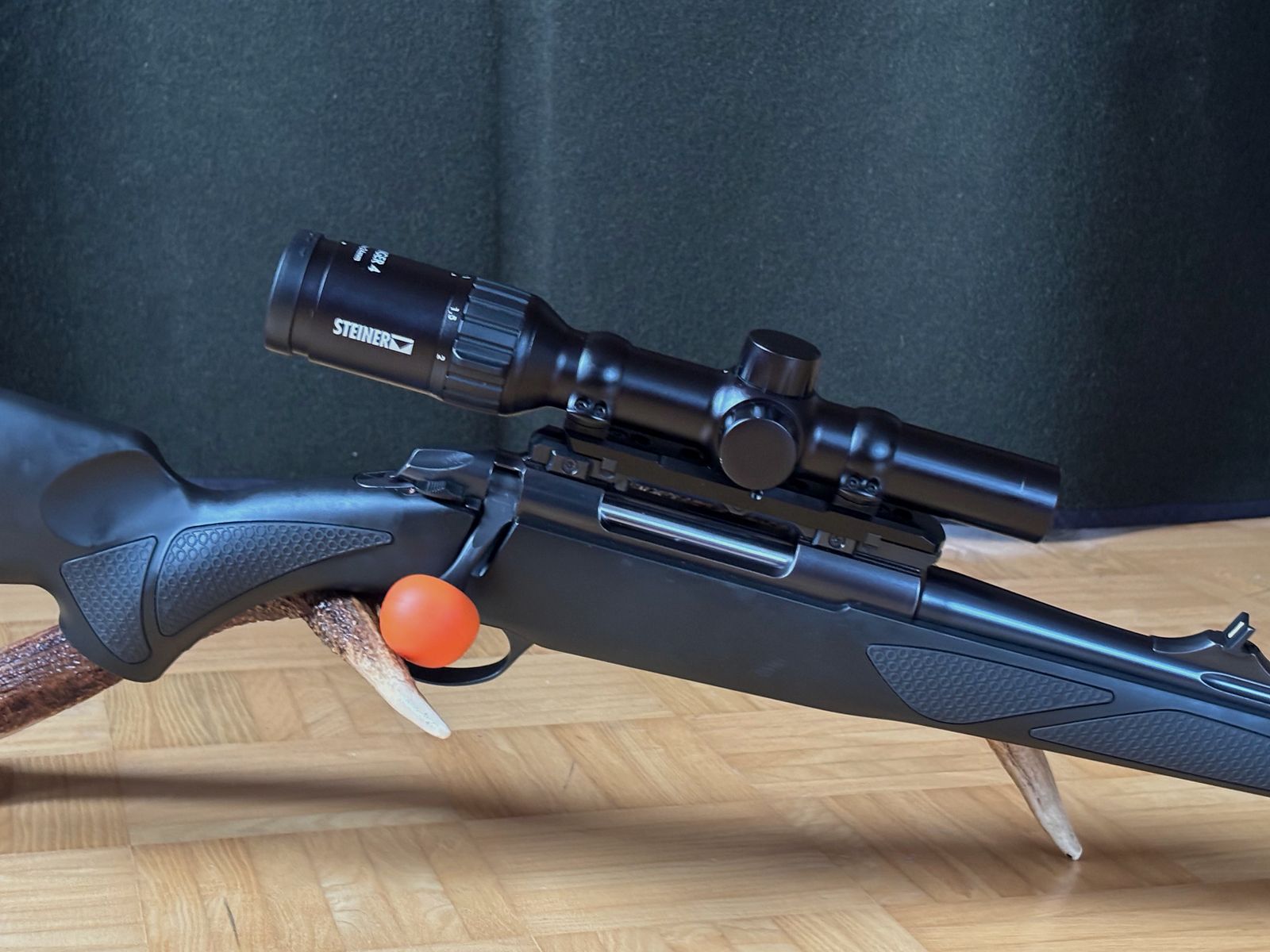 Sako 85 Black Bear / Steiner Ranger 4 1-4x24 / Dentler / Drückjagdkombination / NEUWERTIG