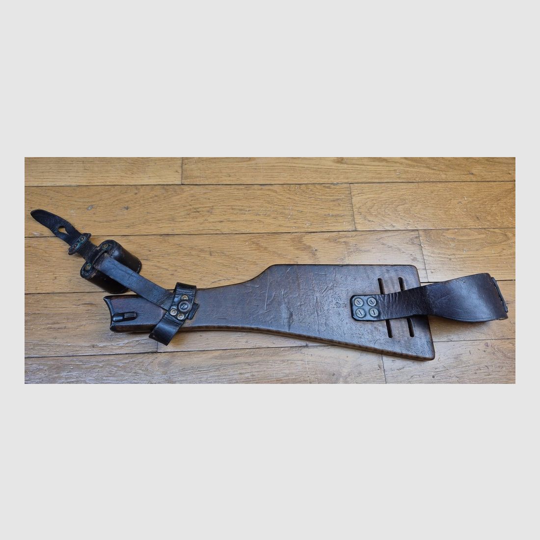 Sehr schöner Schaft für Luger P08 Lang, genannt „Artillerie“ – Exemplar mit allen seinen weichen und soliden Halterungen – Schöne Stempel und Originalmarkierungen – Herstellung Maury & Co – Sehr selten, besonders mit seinen Halterungen – Ausgezeichneter Zustand – TBE++, Bild 9 von 20