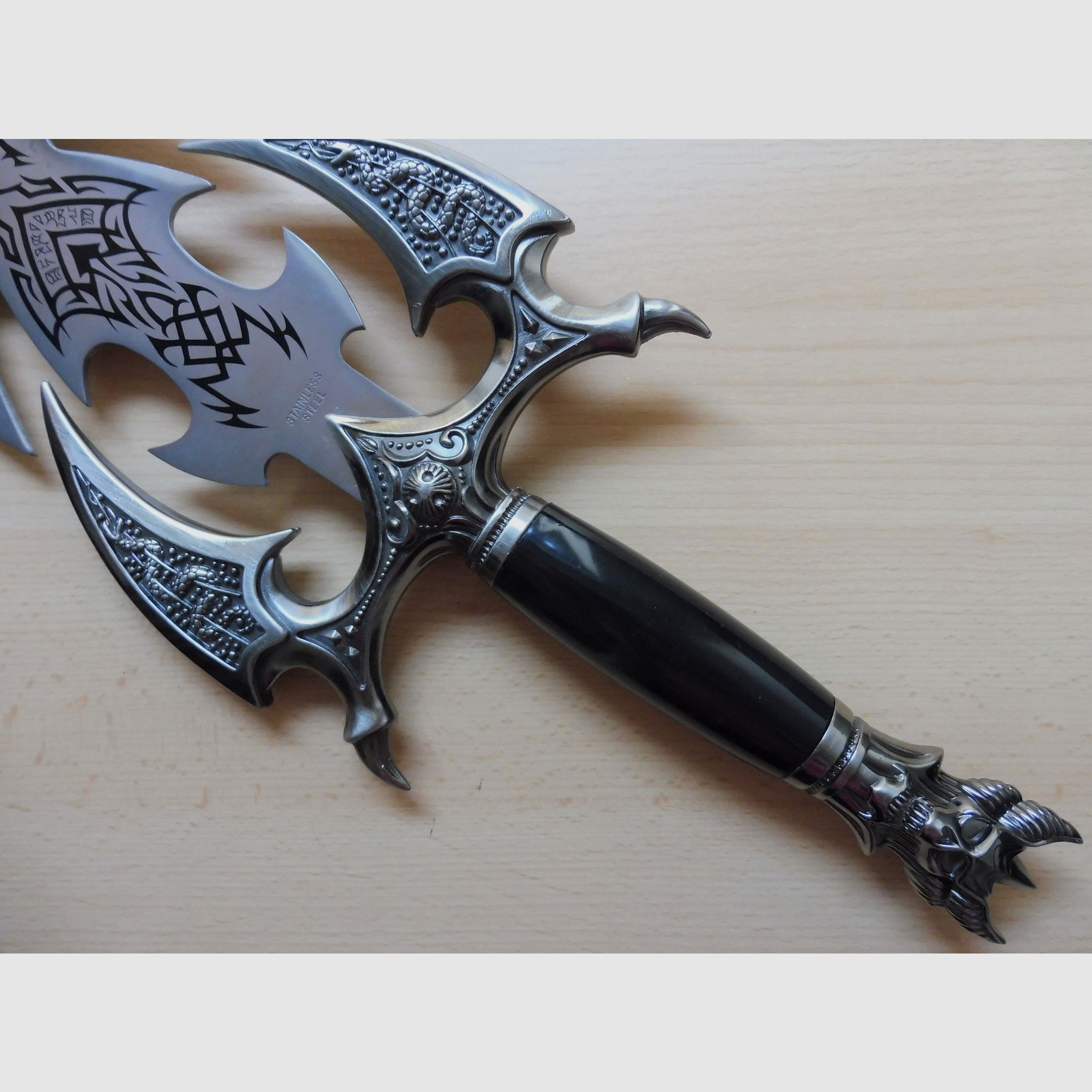 Spada dell'Oscurità" / "Sword of Darkness" replica? Artista fantasy Kit Rae Kilgorin / "La storia delle spade degli Antichi"?