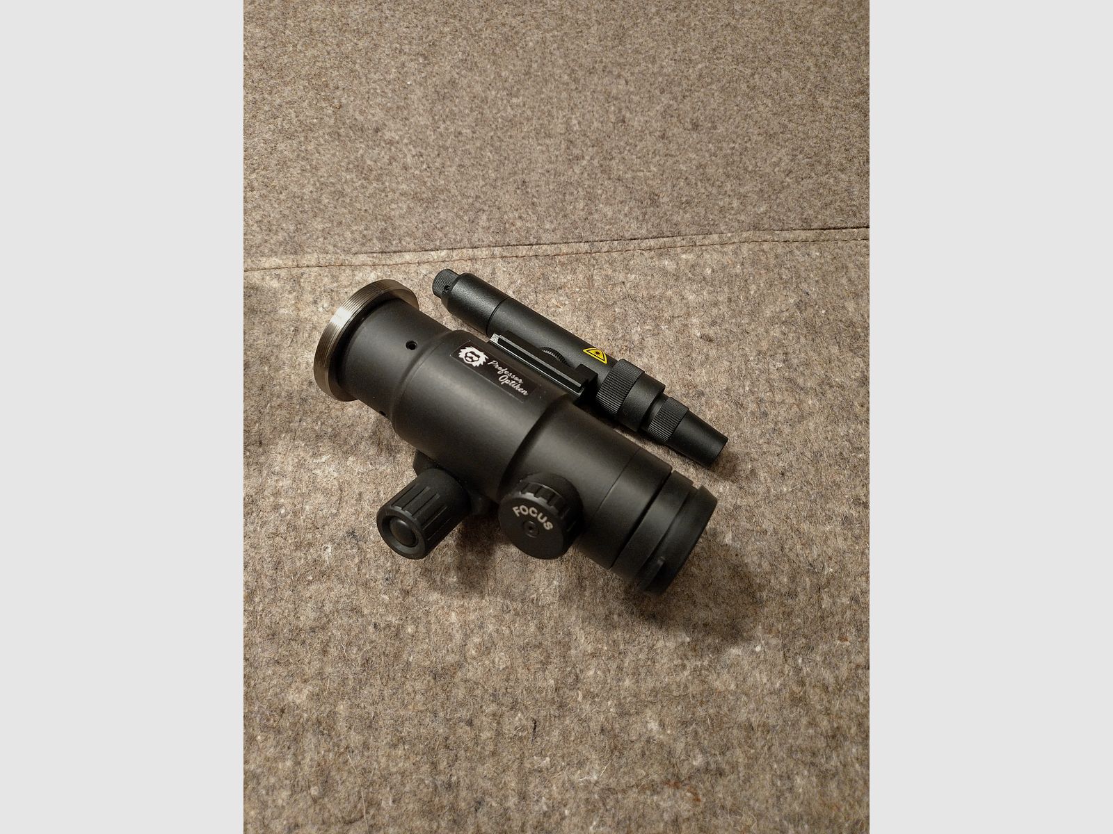 Night vision attachment Hunsrück NSG 45 with Hunsrück IR 850 and adapter ring M33.5x0.75mm to M52x0.75mm. Absolutely as new, no use!!!