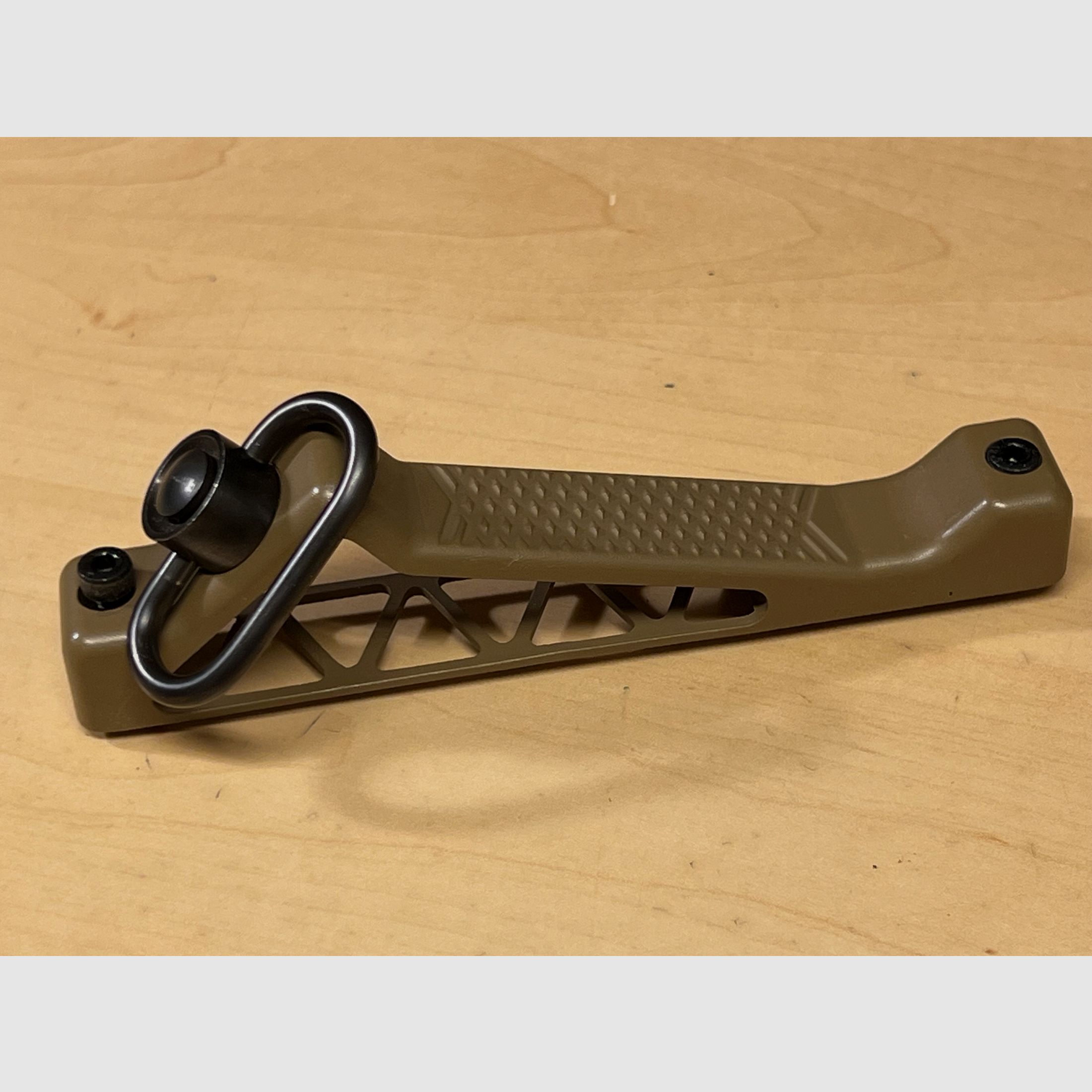 Grip frontal para Airsoft versión de aluminio en ángulo en Dark Earth Key - tipo MOD 5