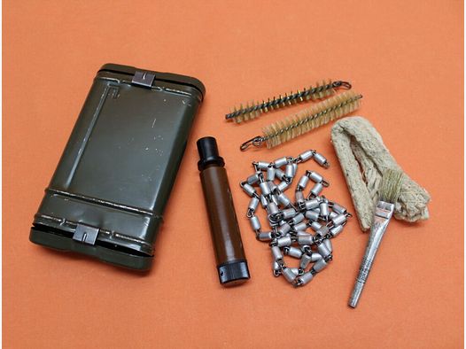 BUND SURPLUS Heckler&Koch/H&K HK G3: Reinigungsgerät BUND 7,62mm Putzzeug mit Reinigungskette/ Stahlblechdose