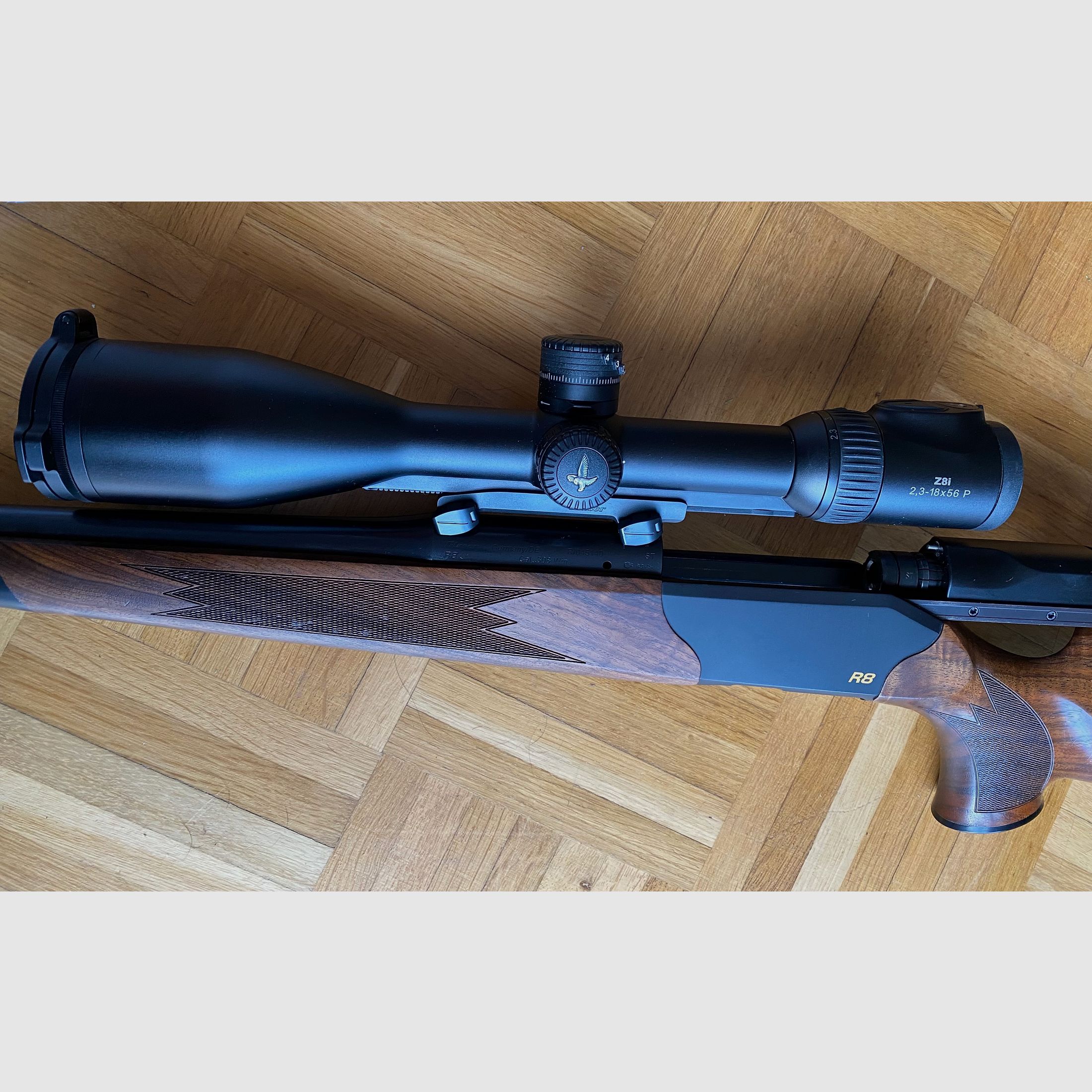 Blaser R8 Holz Standard mit Swarovski Z8i 2,3-18x56