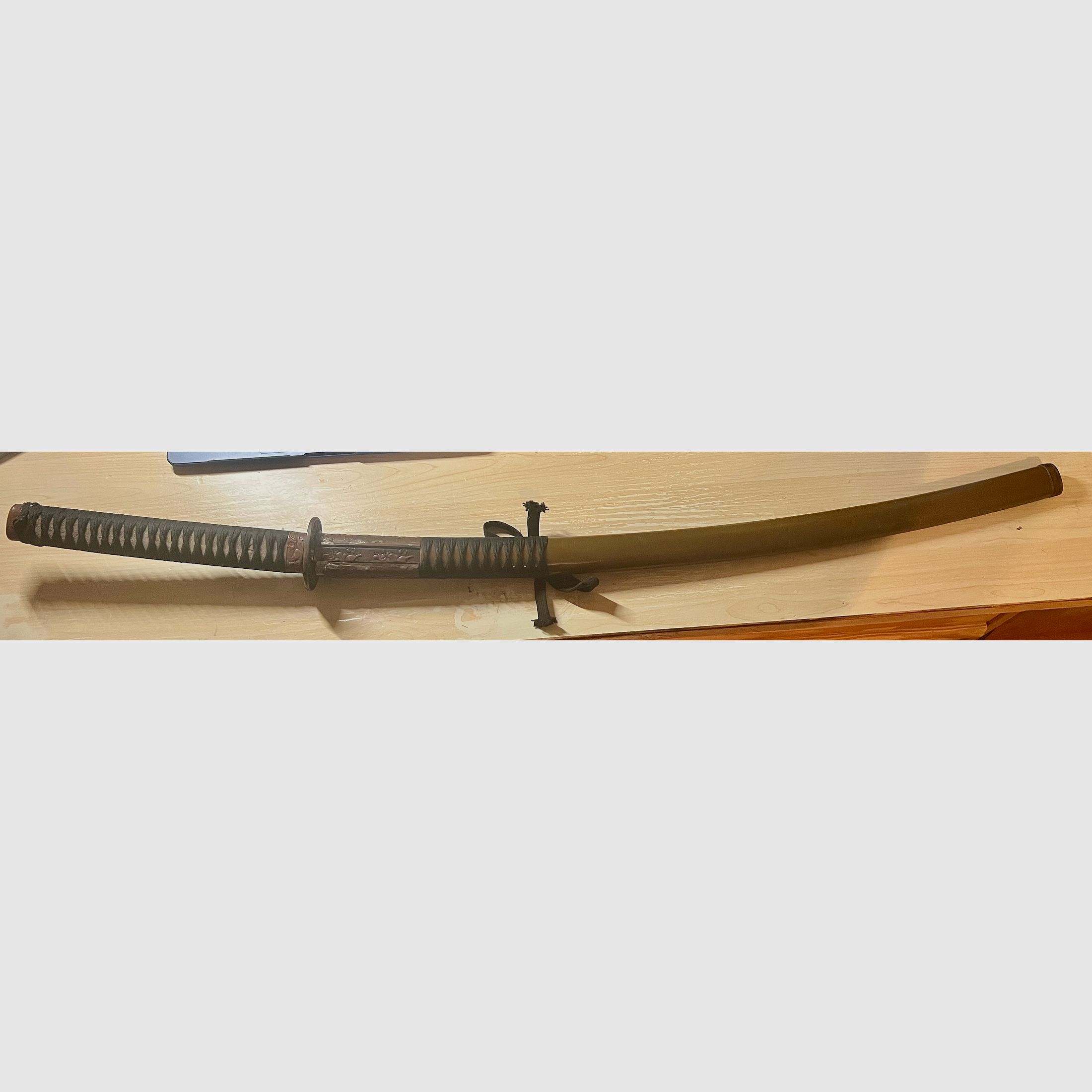 Authentisches japanisches Offizierskatana (Shin-guntō Typ 98) aus dem Zweiten Weltkrieg mit signierter Kanemune-Klinge.