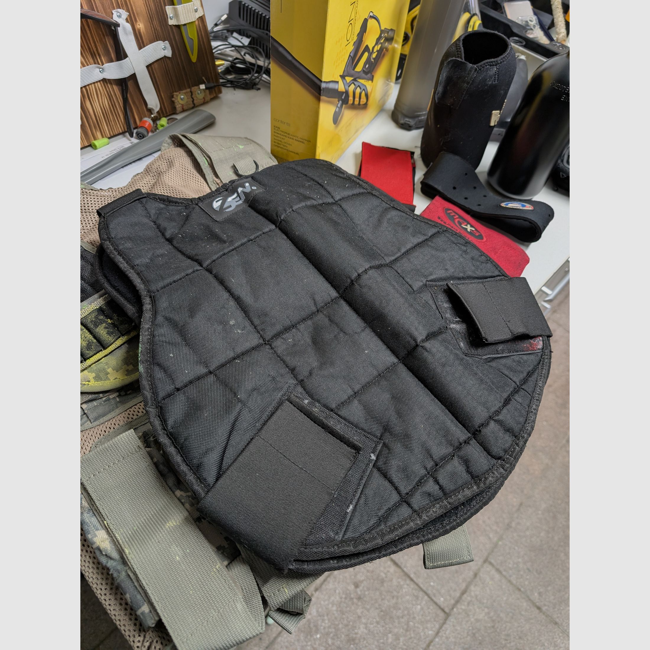 Équipement complet de paintball y compris le marqueur