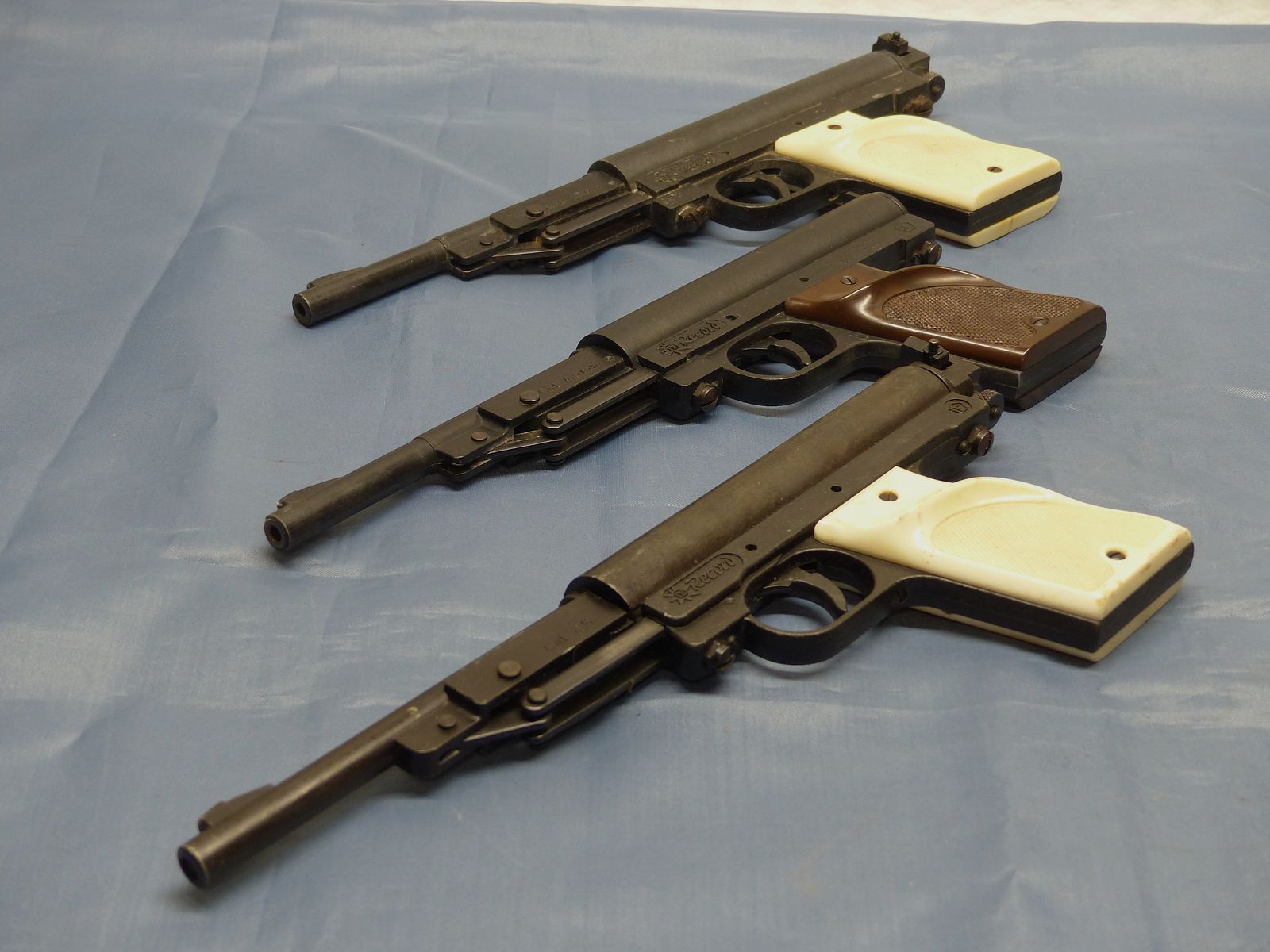 Lote 3x pistolas de aire Record Cal. 4,5/.177 Diabolo perno años 70 y 80, imagen 1 de 8