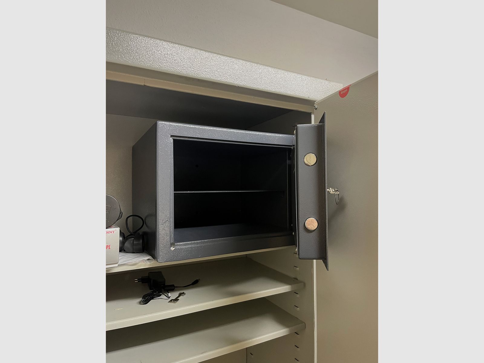 Armoire à armes / Coffre-fort / Armoire à munitions