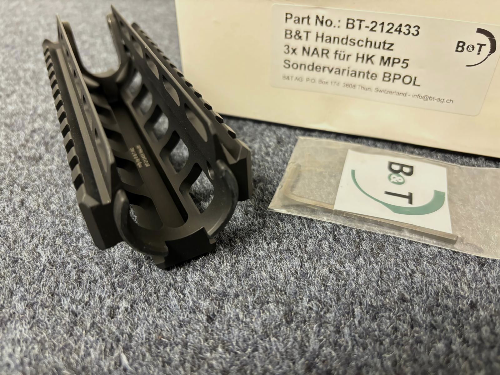 B&T Picatinny Quadrail impugnatura per HK MP5 SP5 - NUOVO - SAR M41/05 MKE T94 Heckler & Koch