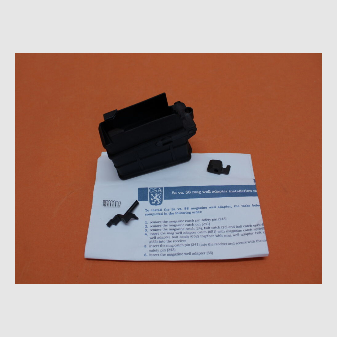 Armes légères tchèques - CSA Armes légères tchèques SA vz.58 223 : Adaptateur de chargeur AR-15 en polymère noir (58-2-065) Convient pour l'utilisation de chargeurs métalliques USGI AR-15