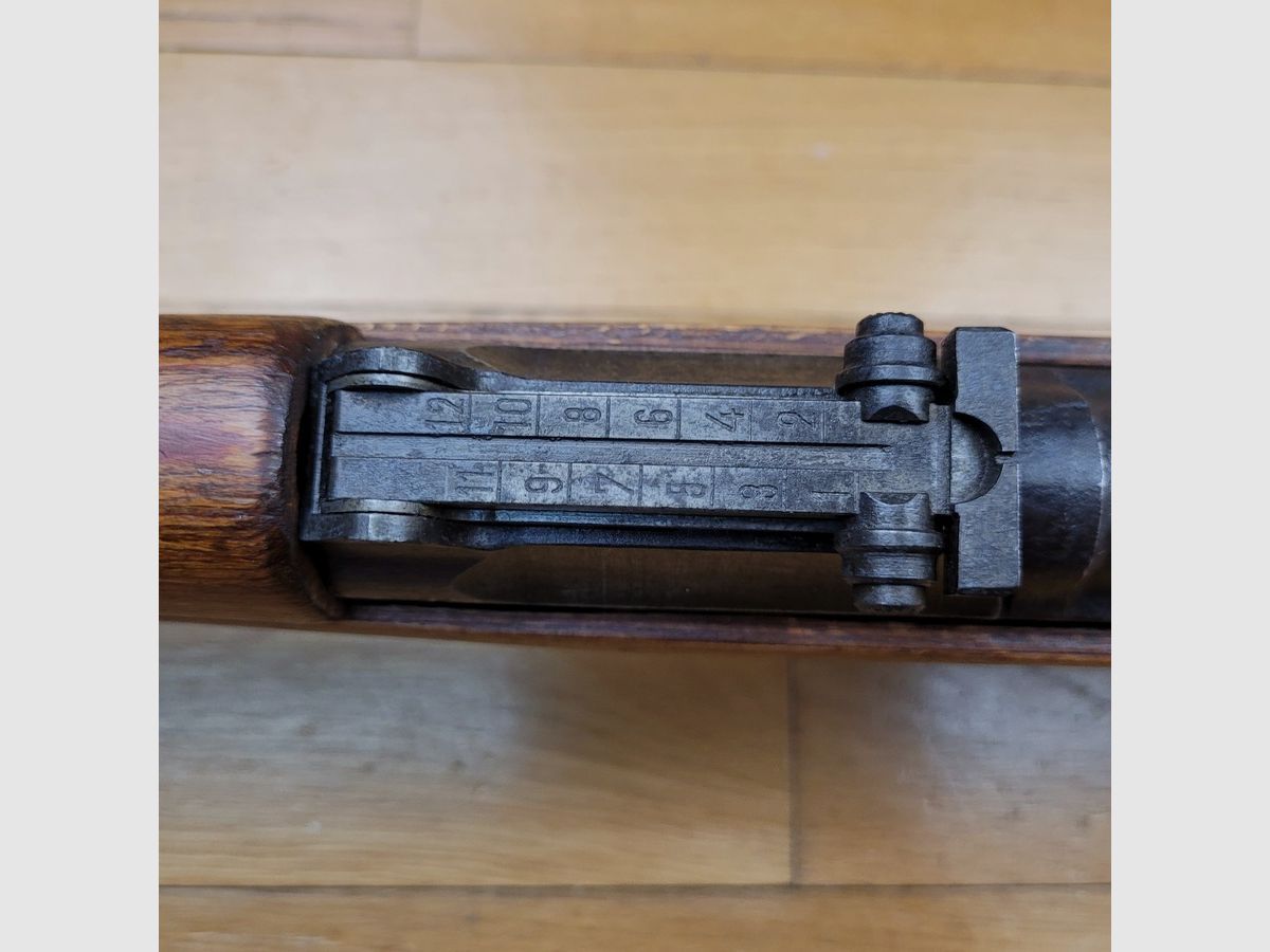 Très beau et très rare fusil semi automatique allemand Walther G43 – Rare production par « bcd » de mai/juillet 1944 pour la SS – Arme monomatricule – beaux poinçons « aigle étoile » et Saint-Etienne – beau bois – Arme « mythique » de la 2 WW – TBE ++, image 24 sur 37