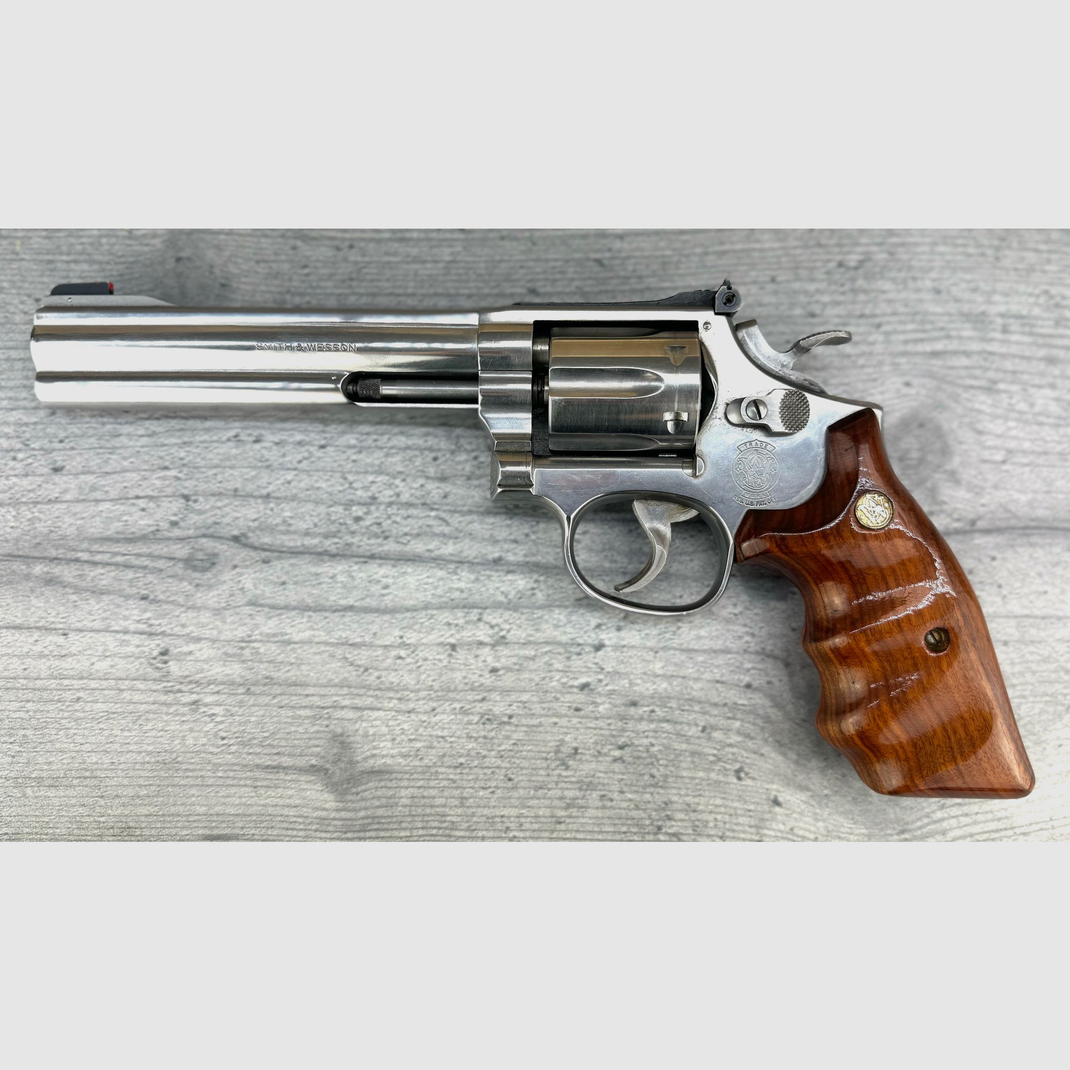 Smith & Wesson Mod. 617-1 Campione di tiro .22 l.r. impugnature in legno
