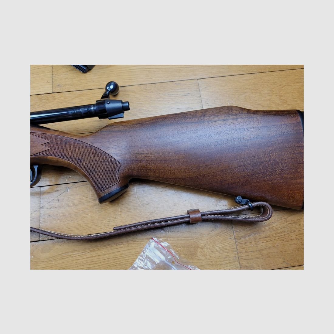 Tikka M65 Büchse – 300Win Mag – Wunderschöner Nussbaum – zweites Visier – Gewehrriemen – 2 Magazine! Neu!, Bild 14 von 28