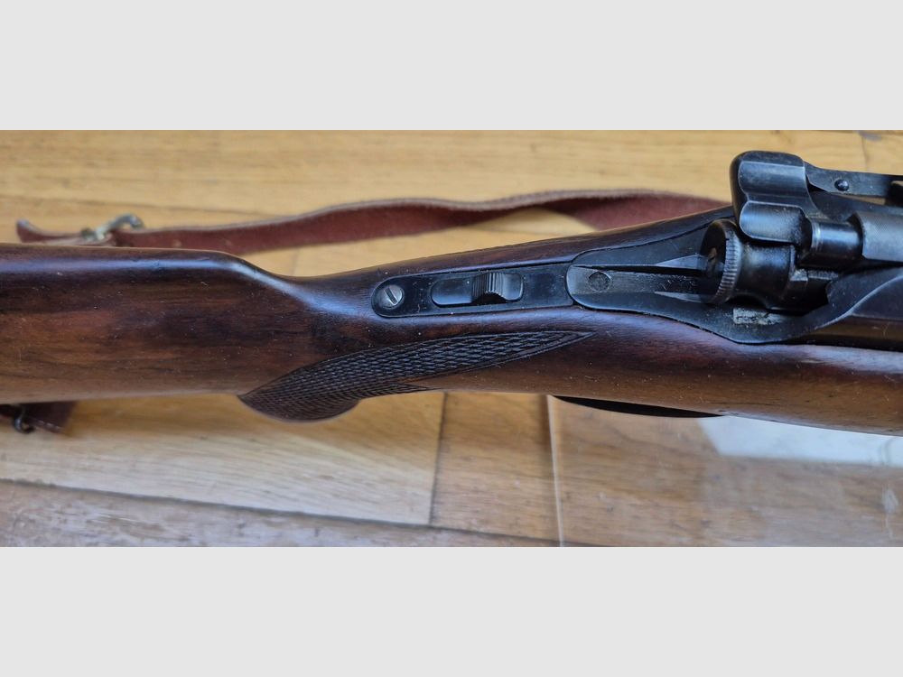 Bella carabina Steyr Mannlicher Schönauer — Modello « GK » — Cal. 7×64 — Arma collaudata nel 1964 — Grilletto tedesco — Bellissimo legno — Eccellente meccanica — Bel canna — Base di montaggio in acciaio — Ottime condizioni generali — BE+/TBE, immagine 23 di 43