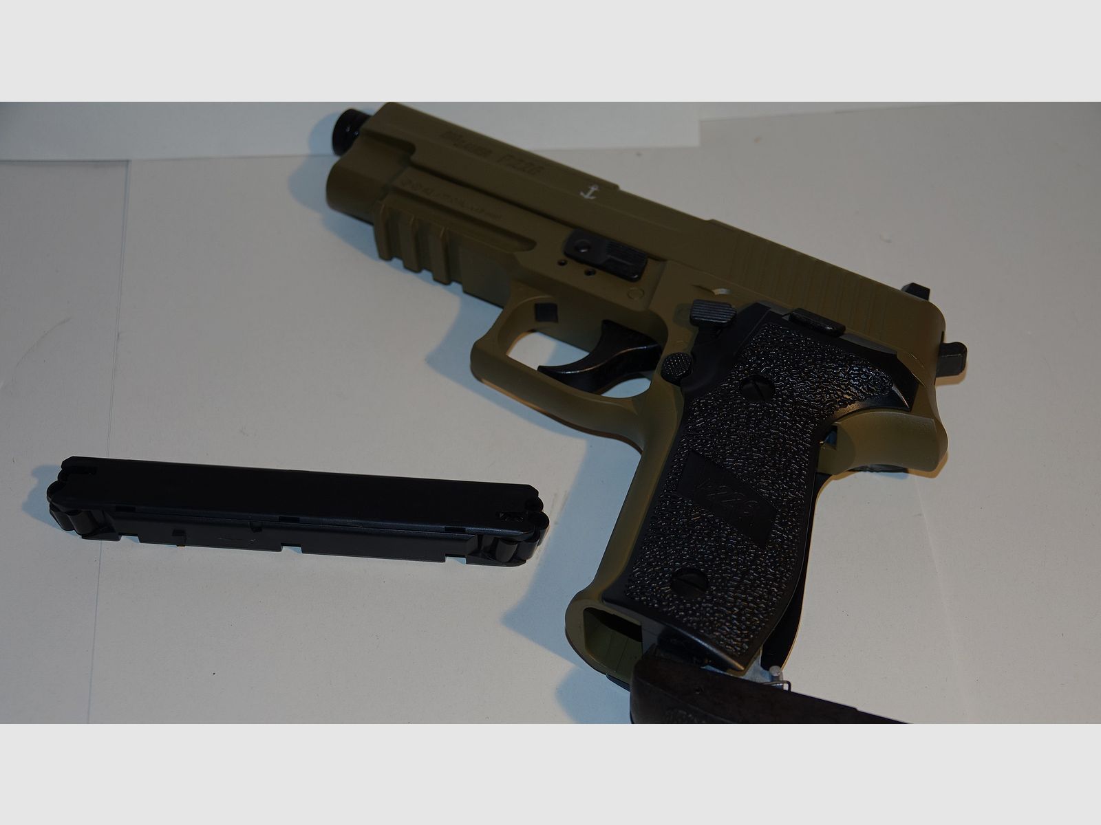  SigSauer P226 CO2 Pistool BlowBack in zeldzaam TAN BEIGE / DARK Earth als nieuw