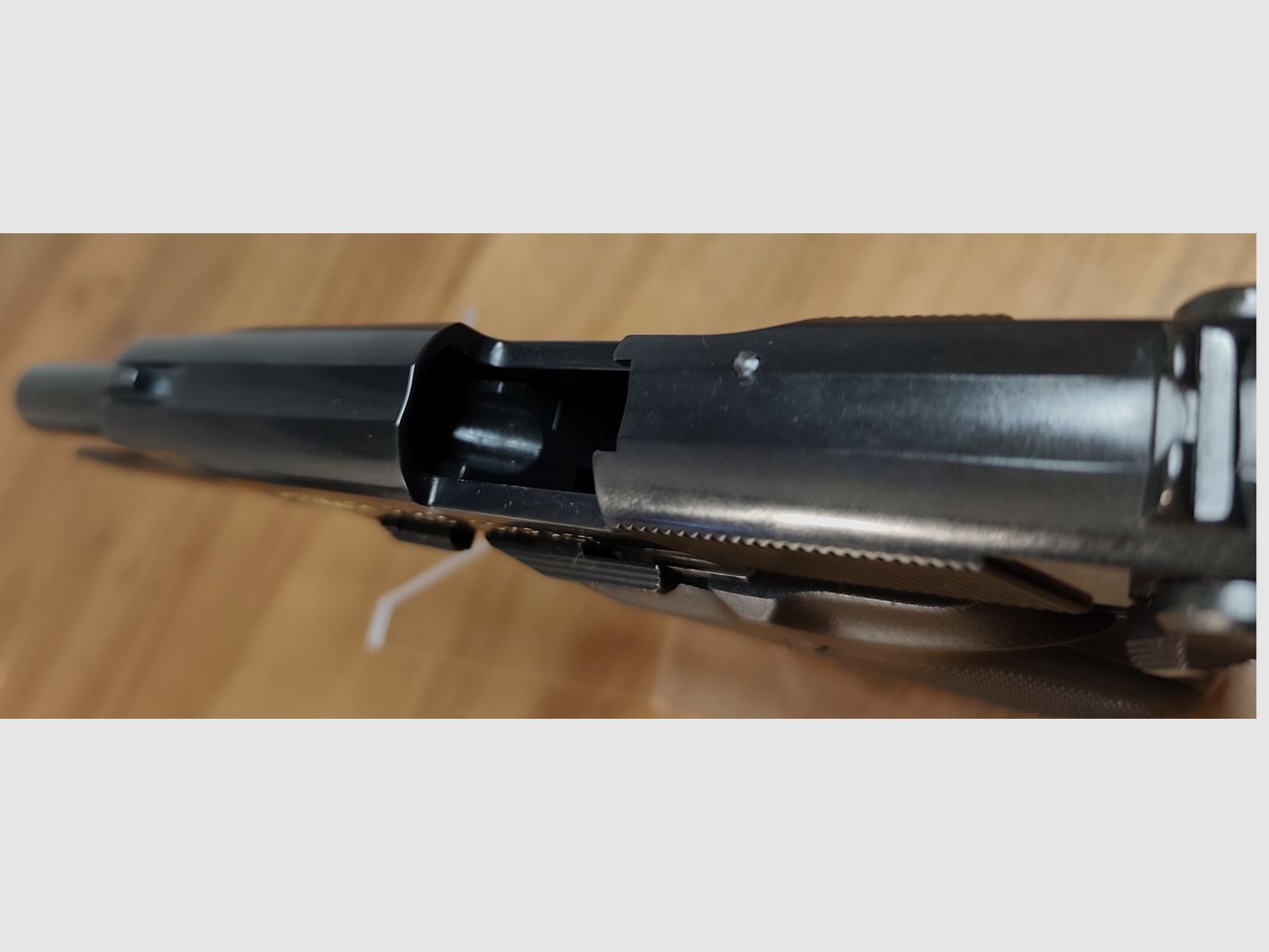 Walther P 88 Compact altes Model Goldschrift PTB 764 schwarz mit Munition