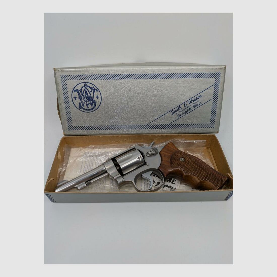 S&W 64
