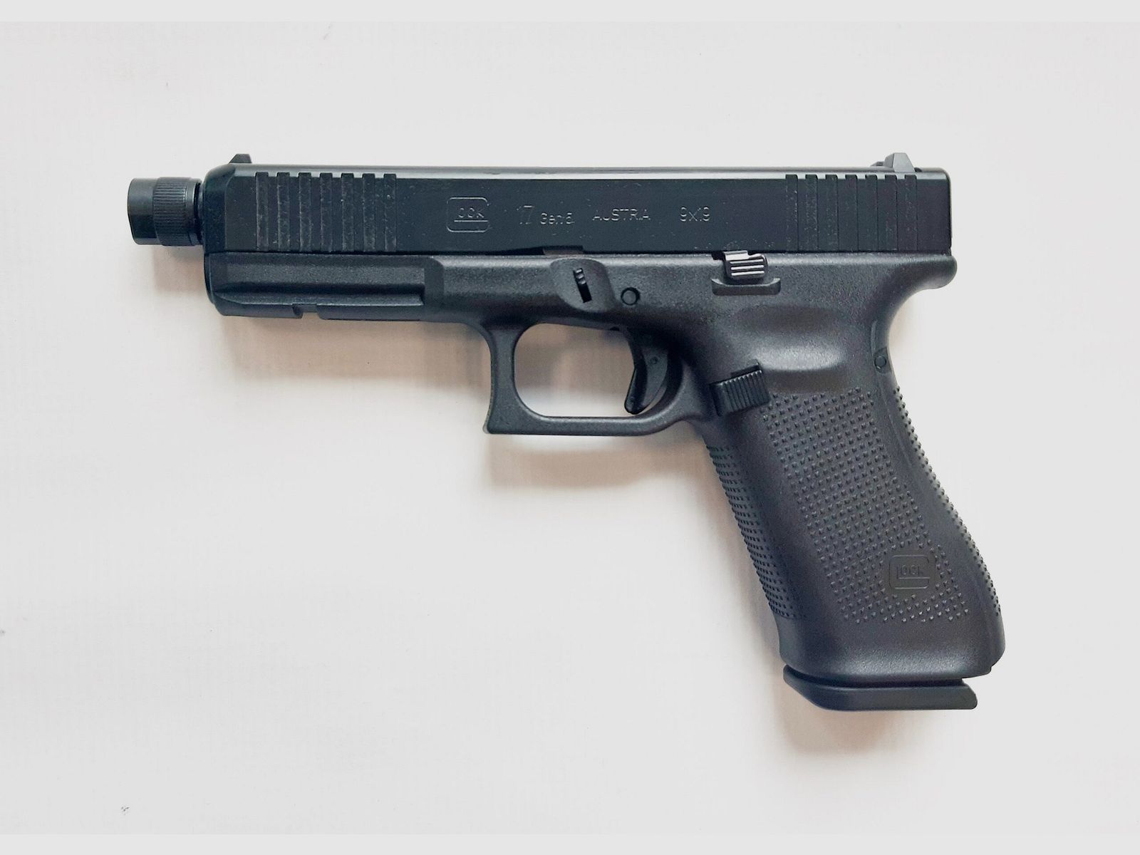 Pistola semiautomatica GLOCK 17 (GEN.5) FS M13X1 cal. 9mm Para