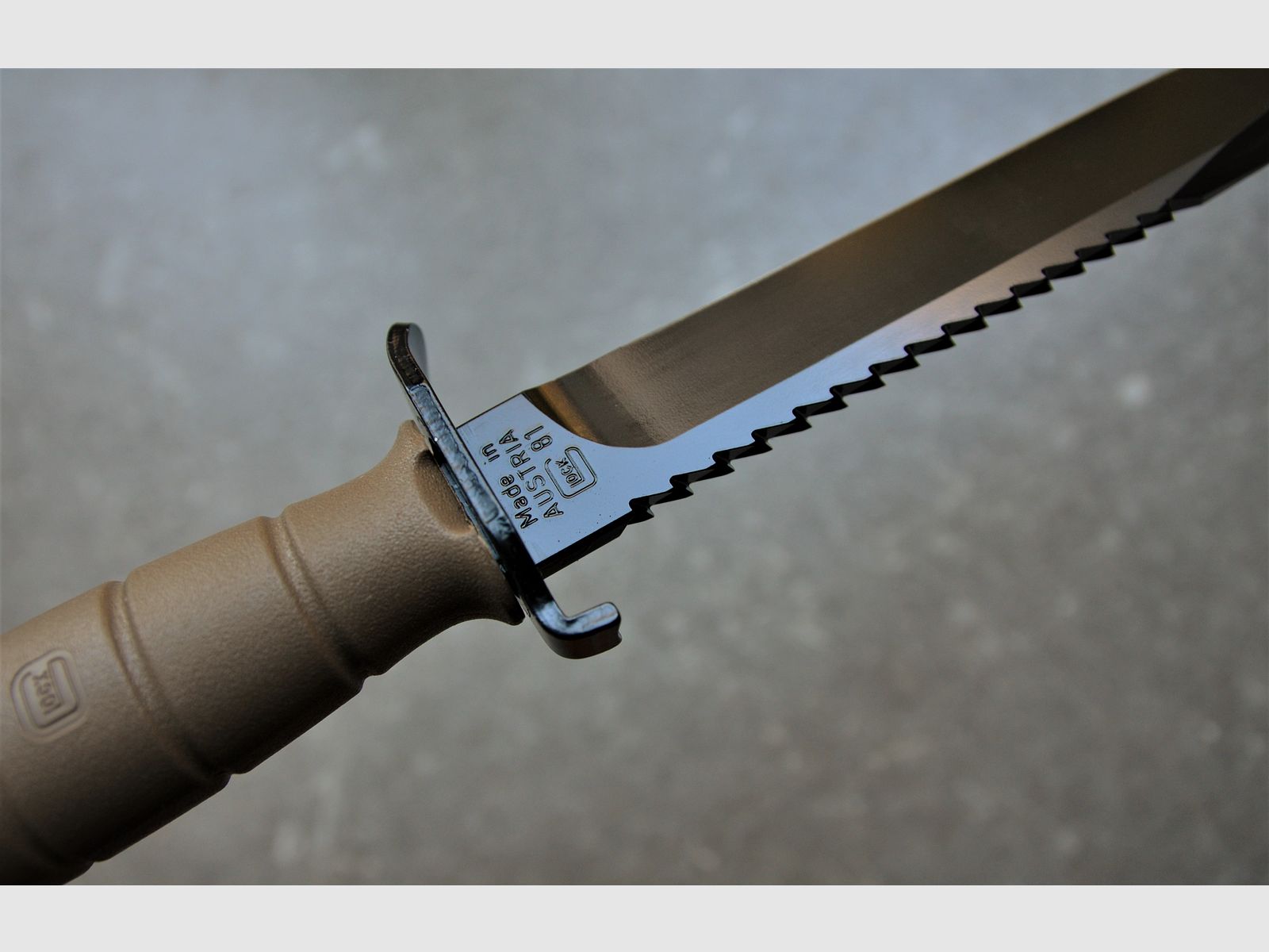 Glock Feldmesser FM 81 braun – Militärisches Mehrzweckmesser