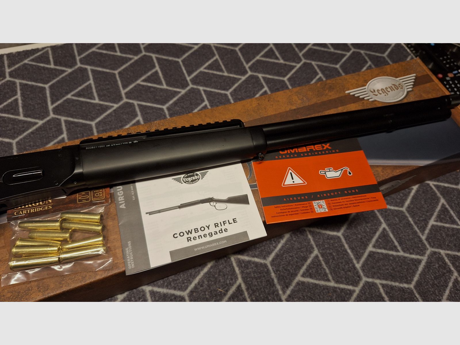 Legends Cowboy Rifle Renegade CO2-Luftgewehr Unterhebelspanner Kal. 4,5 mm BB schwarz inkl. 10 Ladehülsen