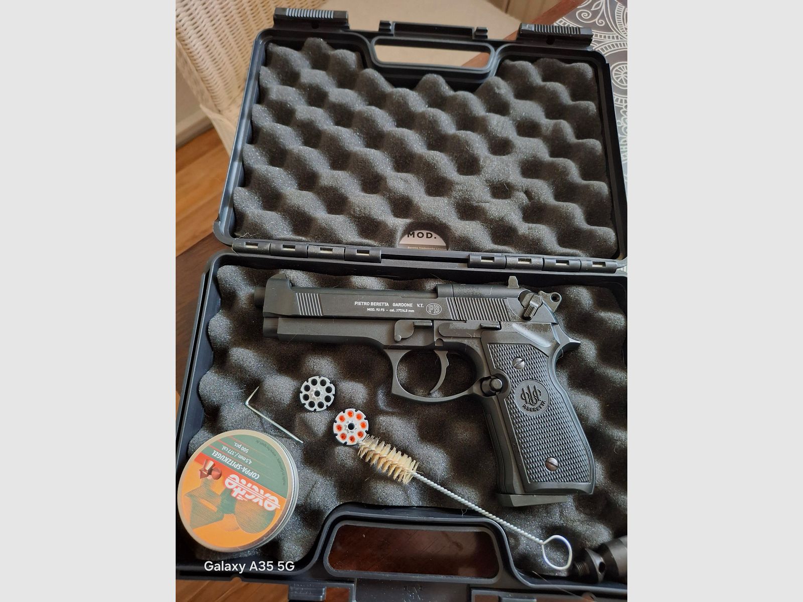 BERETTA MOD. 92 FS, CO2 cal. 4.5 with accessories