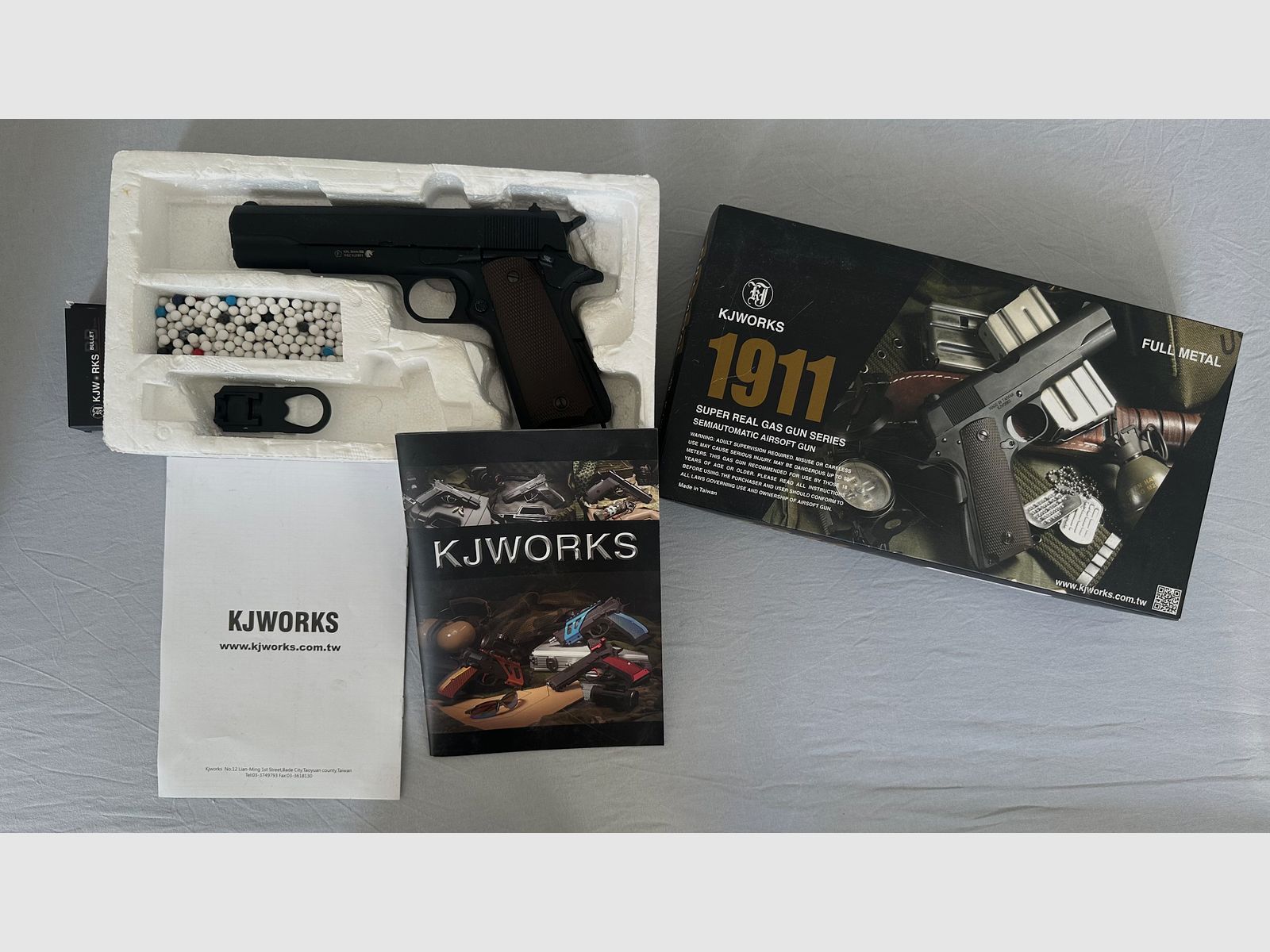 Unico KJWorks Colt 1911 Airsoft 6mm BB in metallo pieno, realizzato in scala conforme all'originale. Spedizione inclusa!
