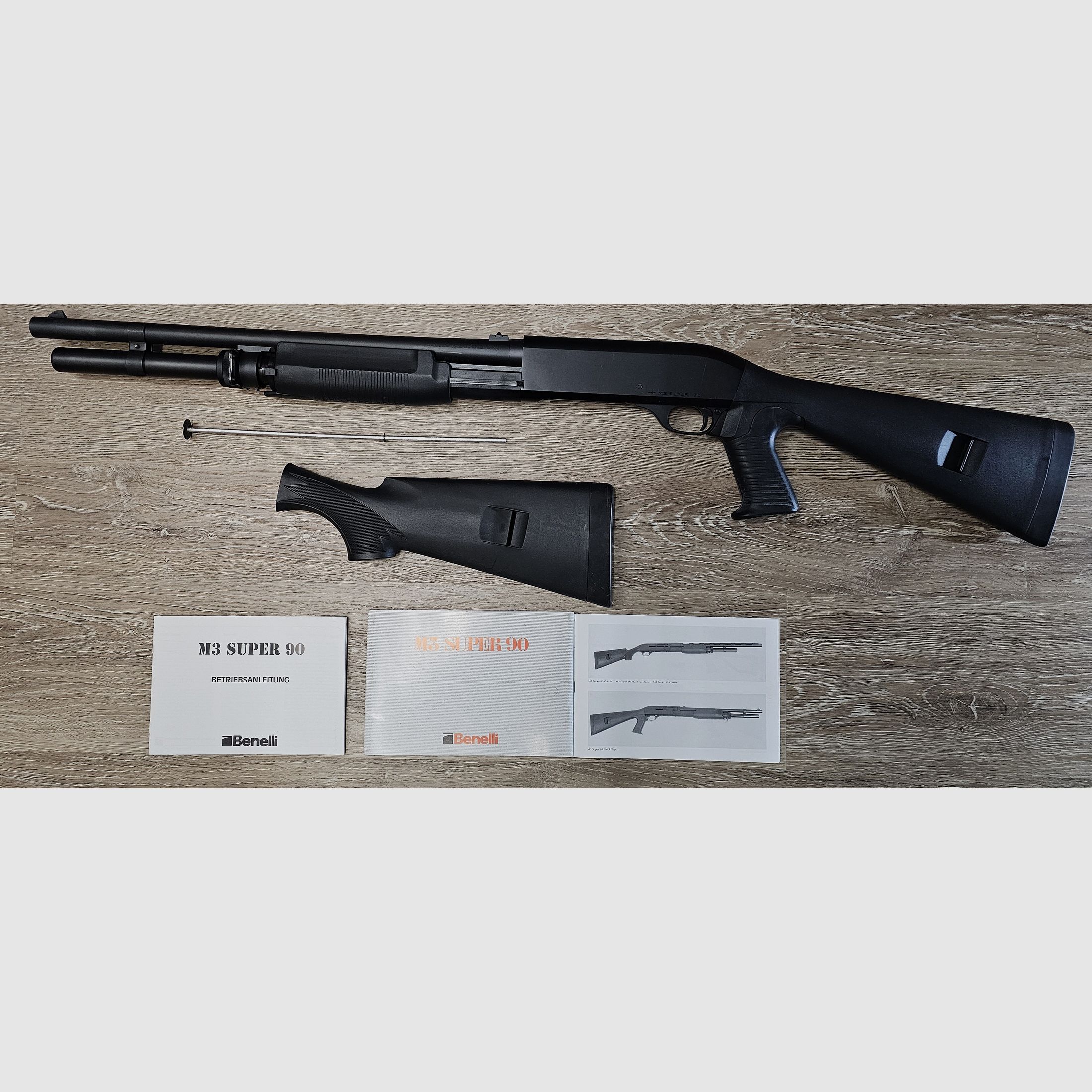 Benelli M3 Super 90, caliber 12/76, short barrel length, pistol grip and standard stock