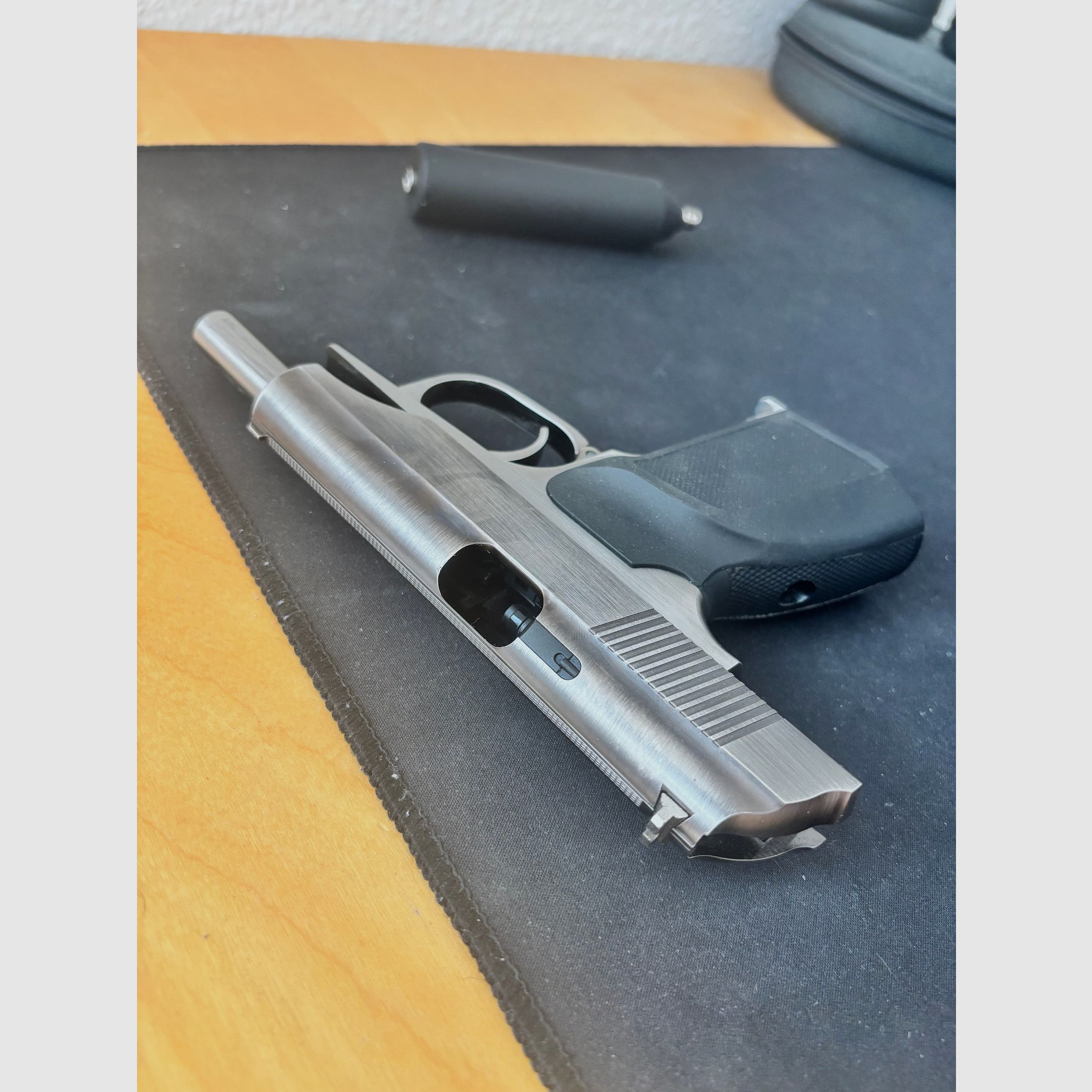 Makarov 6mm BB von K&Z MARA Airsoft Pistole
