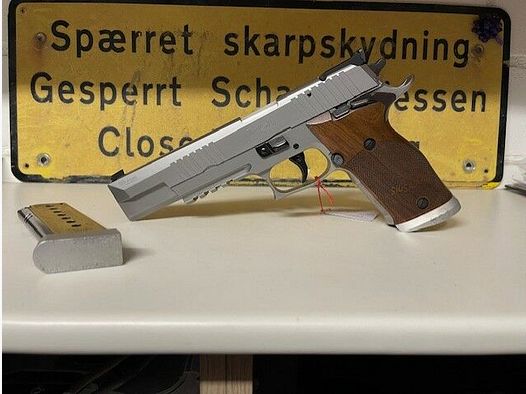 Sig Sauer P220 X-Six Classic