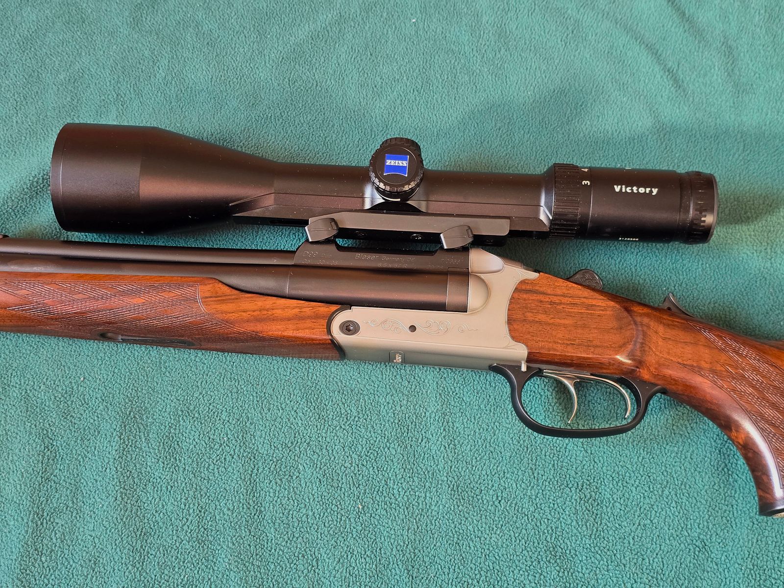 Blaser D99 Duo mit Blaser Sattelmontage und Zeiss Varipoint 3-12 ×56 Leuchtabsehen