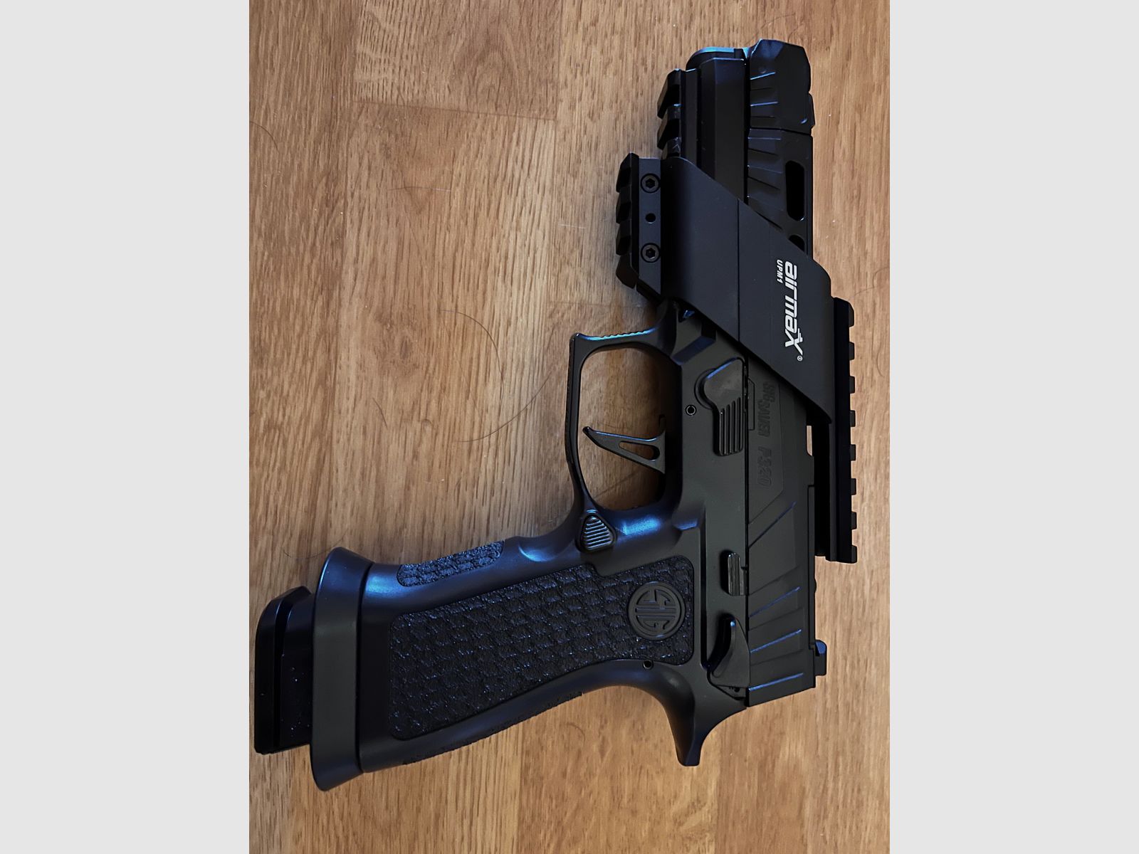 SIG Sauer P320 SPECTRE Comp Blackout CO₂ Blowback pistola de aire – 4,5 mm Diabolo, imagen 1 de 4