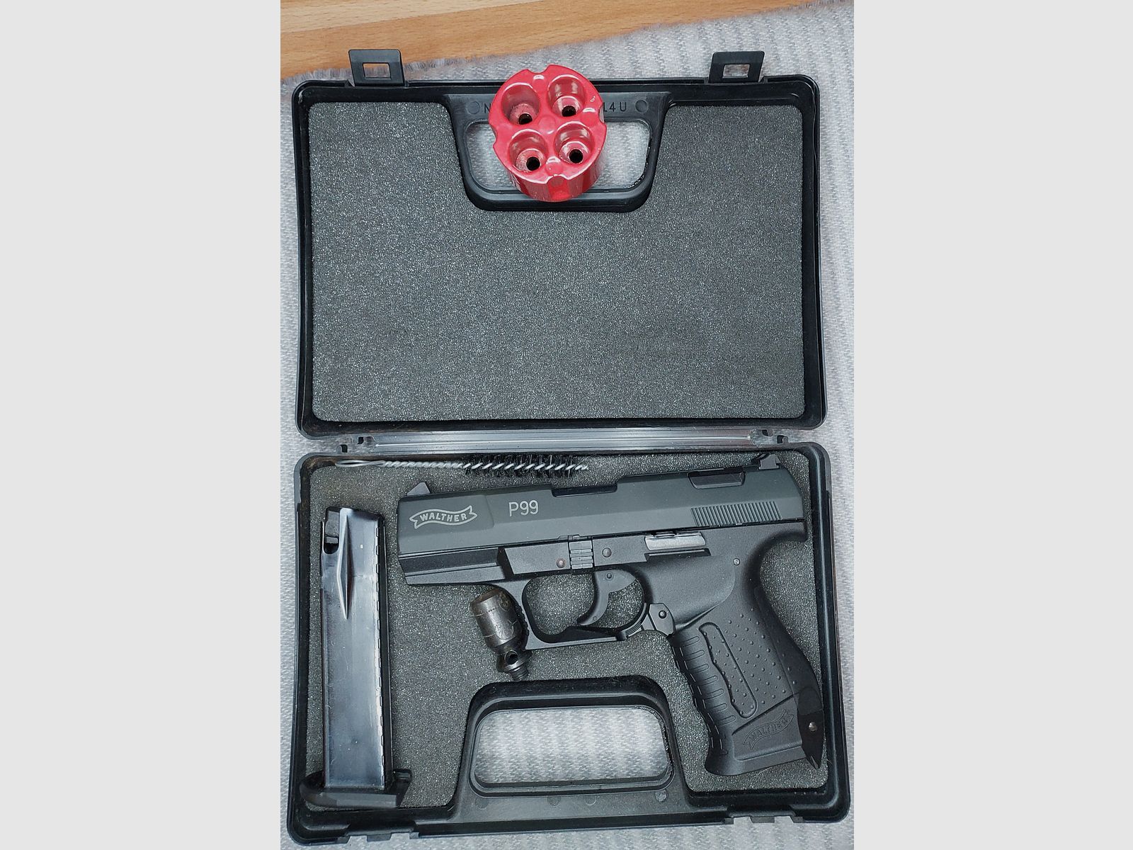 Walther P99 Schreckschuss Pistole 9mm P.A.K. (PTB 762) mit Multiabschussbecher