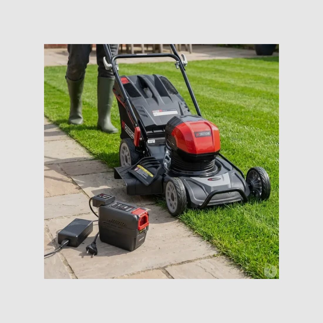 Voltkore® 45 cm Lawn Mower - 4.0 Ah Battery + Charger Included, image 3 of 13