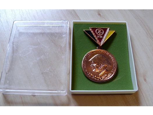 DDR Orden Abzeichen Reservist der Nationalen Volksarmee in Bronze