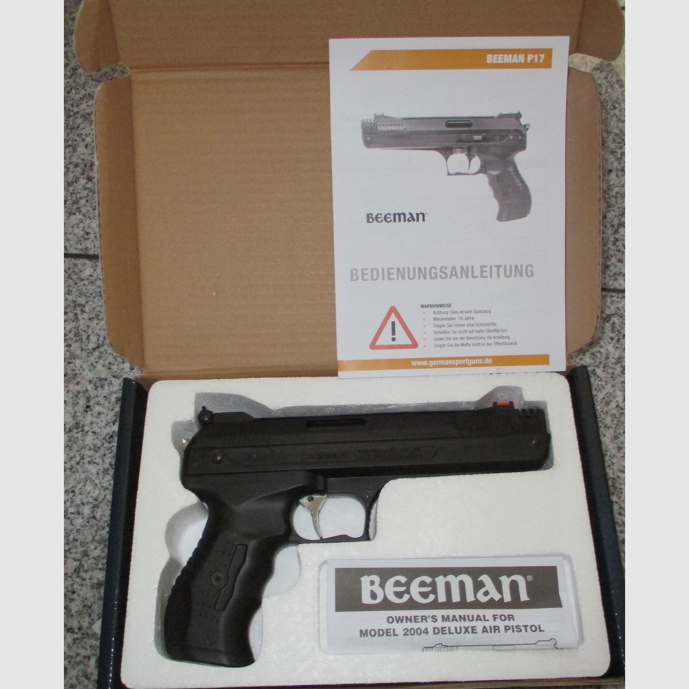 Beeman P17 Luftpistole 4,5 mm  Neu hing als deko ca 6 Monate an der Wand mit Holzbrett