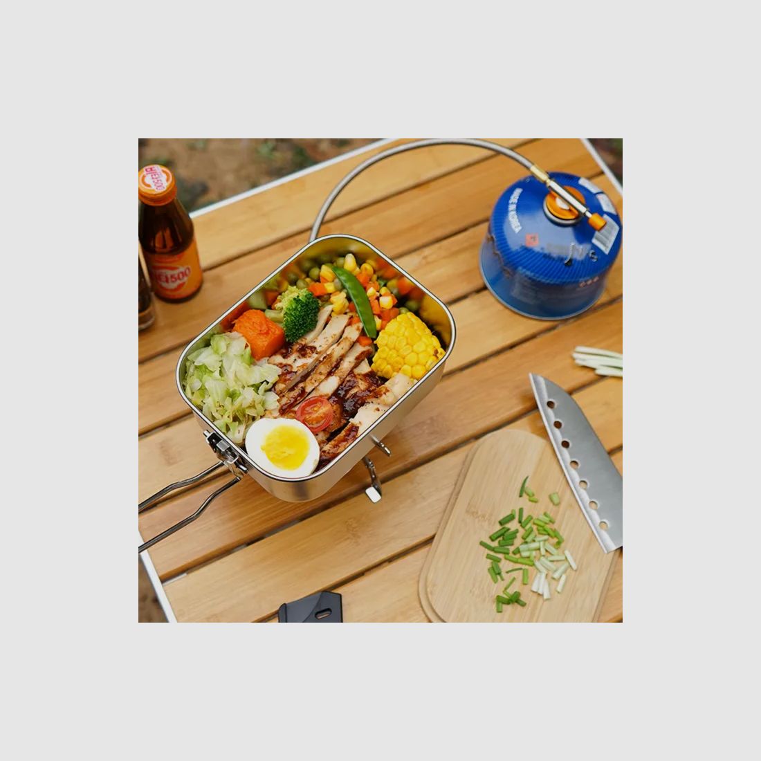 Stainless steel lunch box with bamboo cutting board